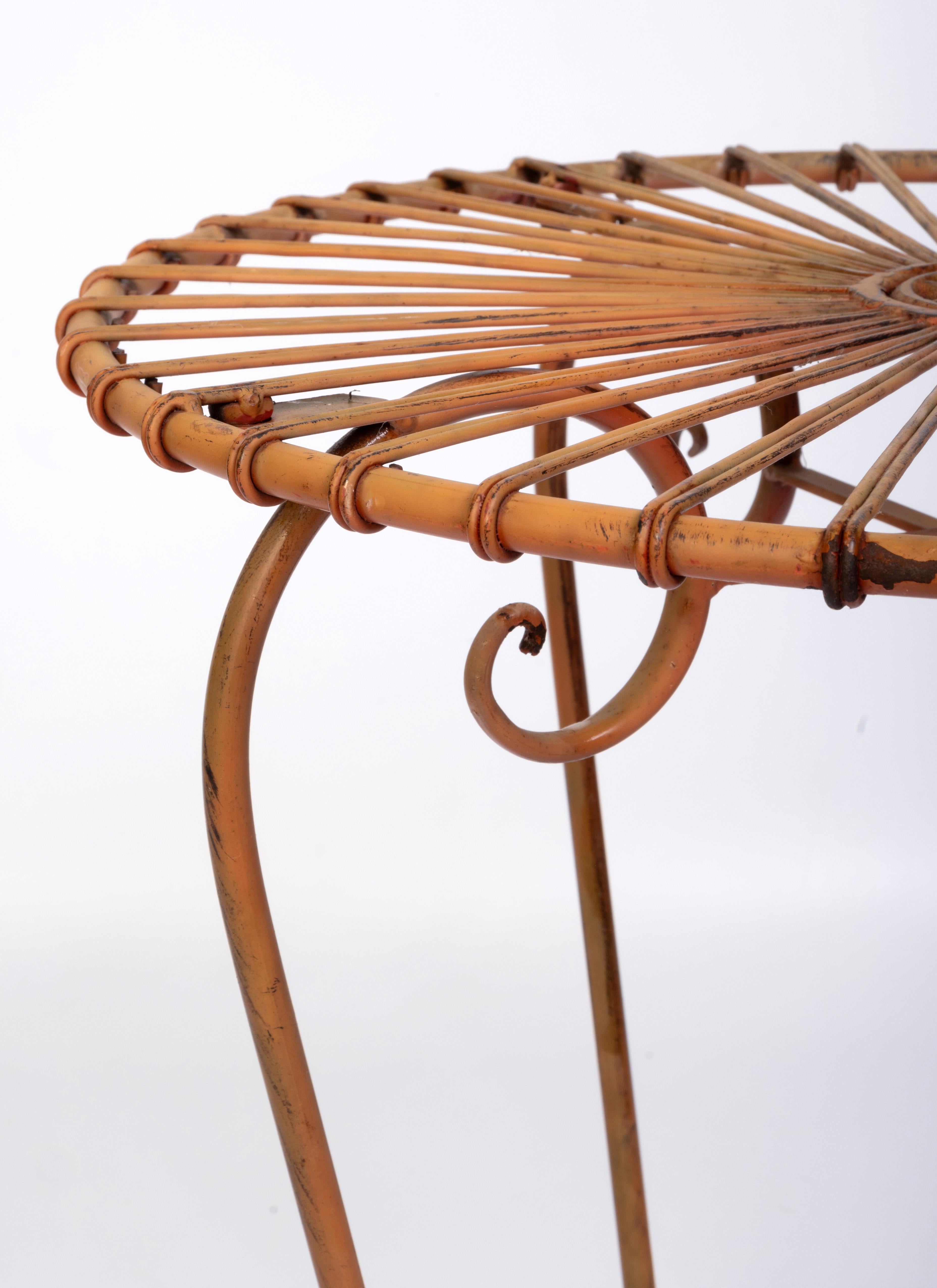 Table d'appoint à café d'intérieur/extérieur Art déco en métal rond avec plateau en verre en vente 2