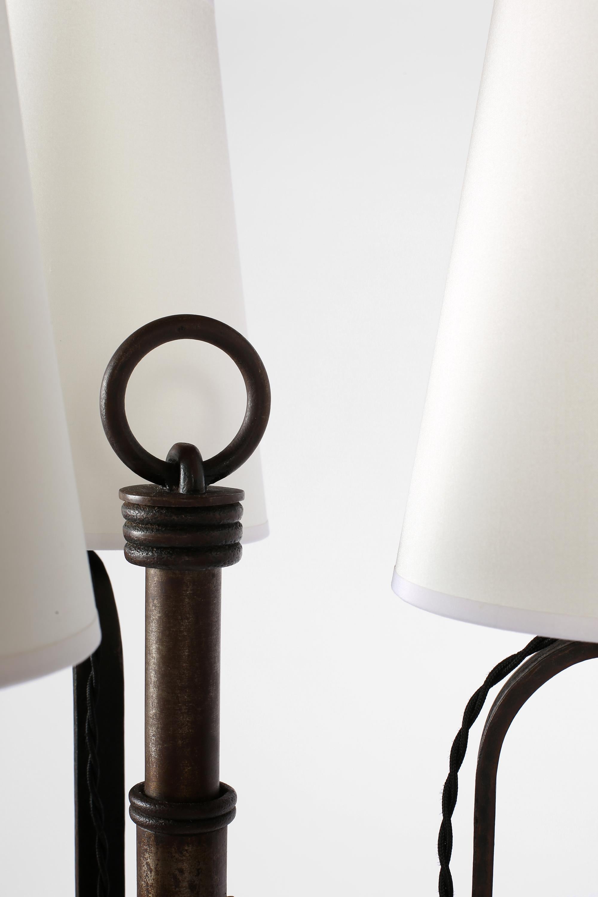 Französisches Art Deco Michel Zadounaïsky Schmiedeeisen Stehlampe mit Rollen im Angebot 7