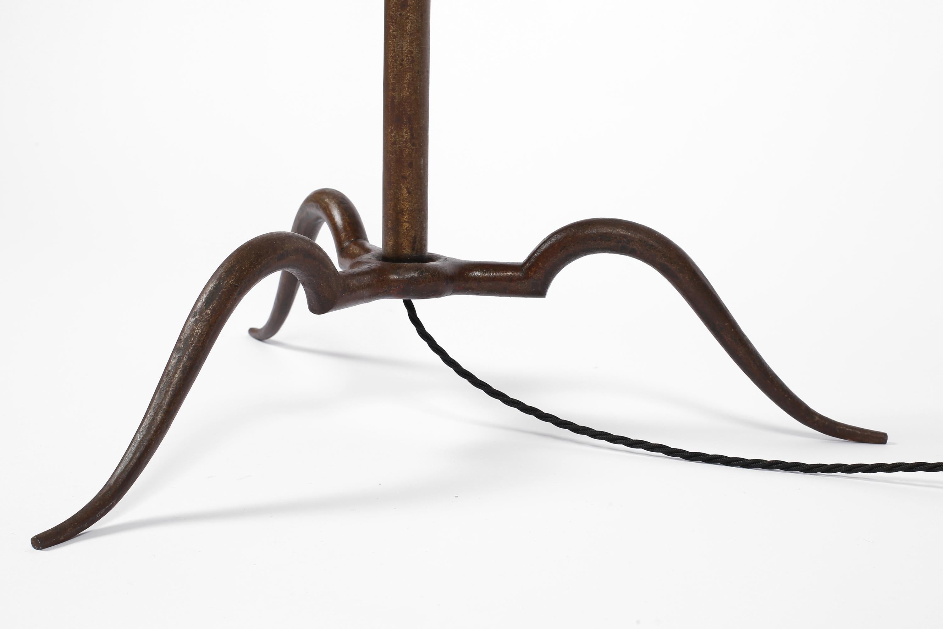 Französisches Art Deco Michel Zadounaïsky Schmiedeeisen Stehlampe mit Rollen im Angebot 8