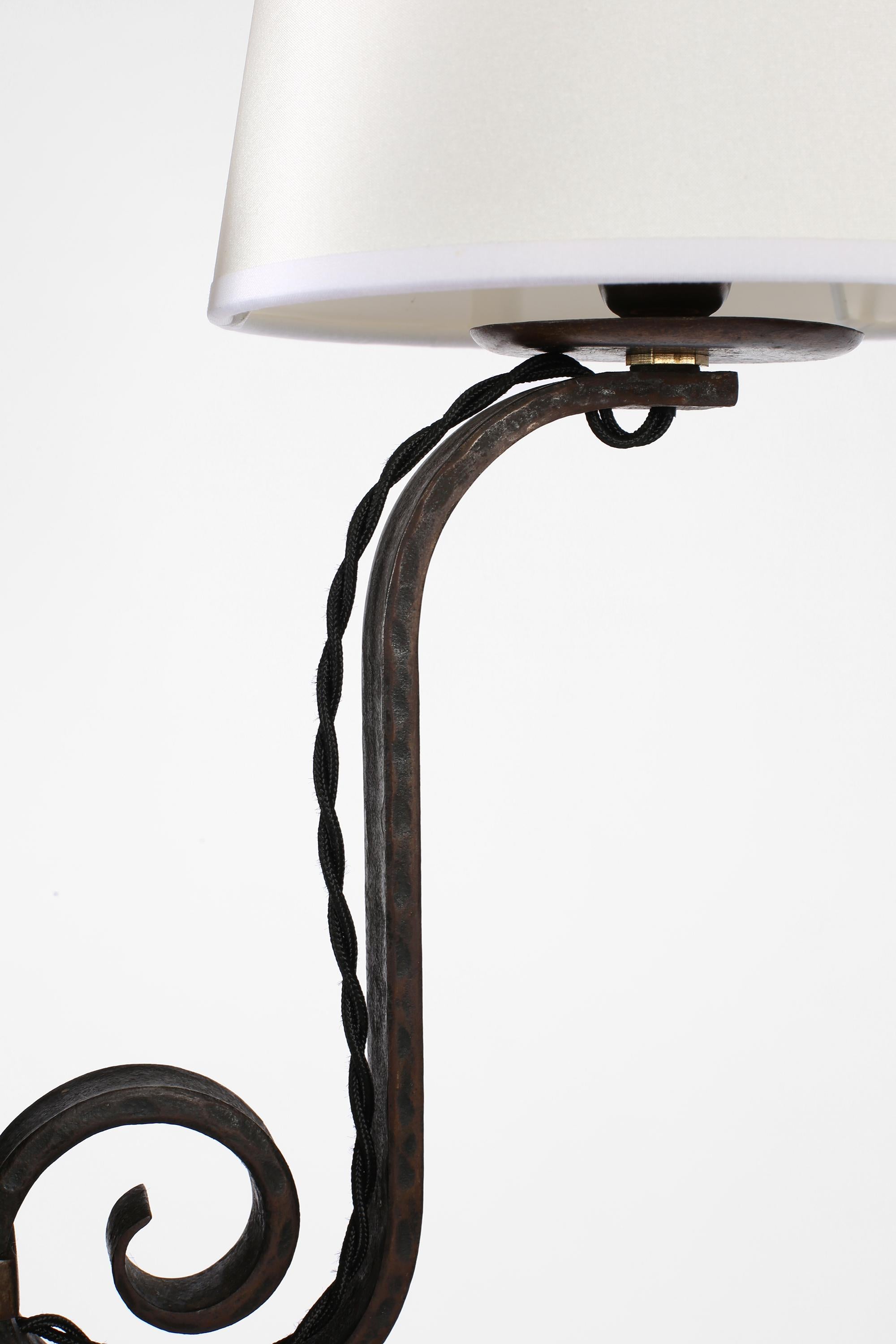 Französisches Art Deco Michel Zadounaïsky Schmiedeeisen Stehlampe mit Rollen im Angebot 9