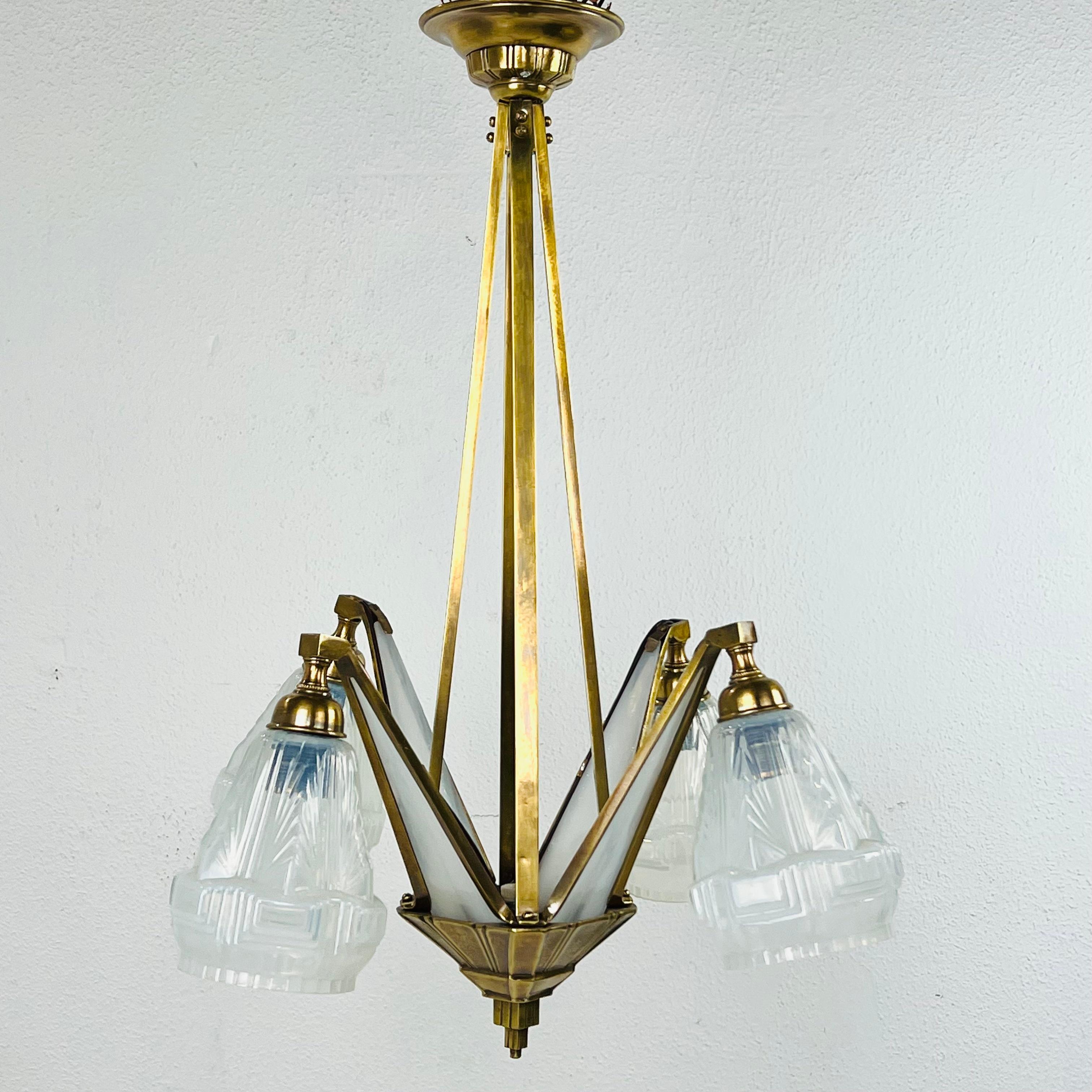 Mid-20th Century French Art Deco Milk Glass Chandelier For Sale