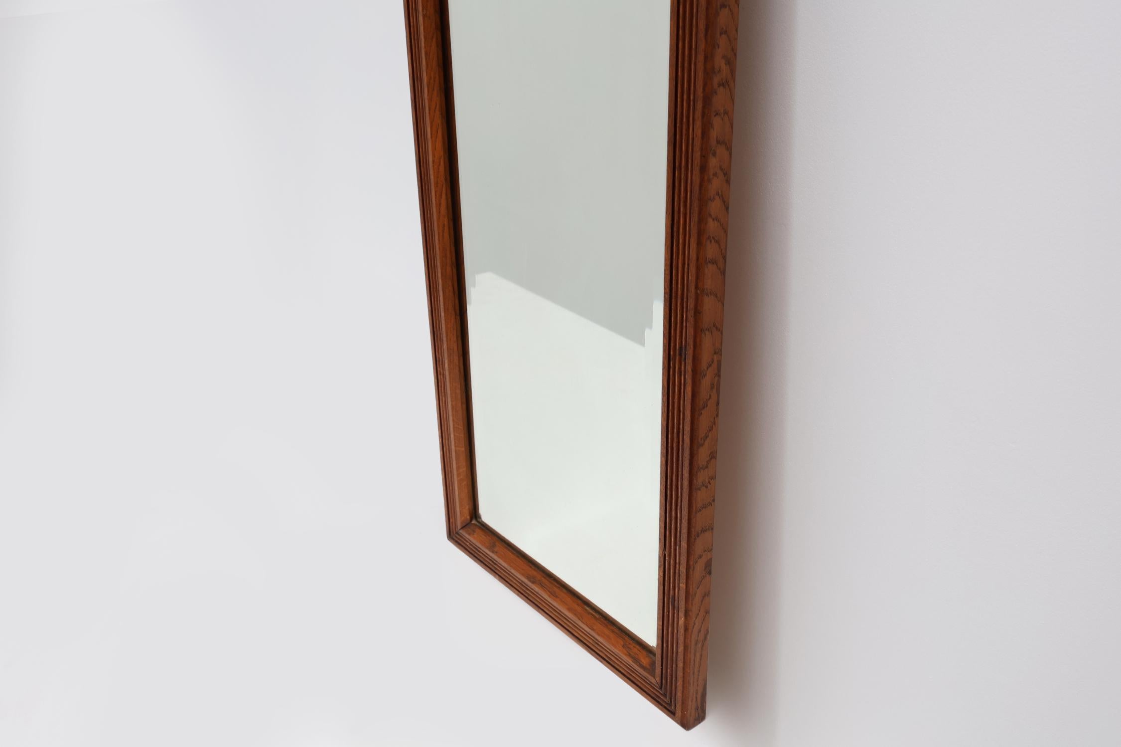 Miroir art déco français avec cadre en bois de chêne sculpté, vers 1930 en vente 3