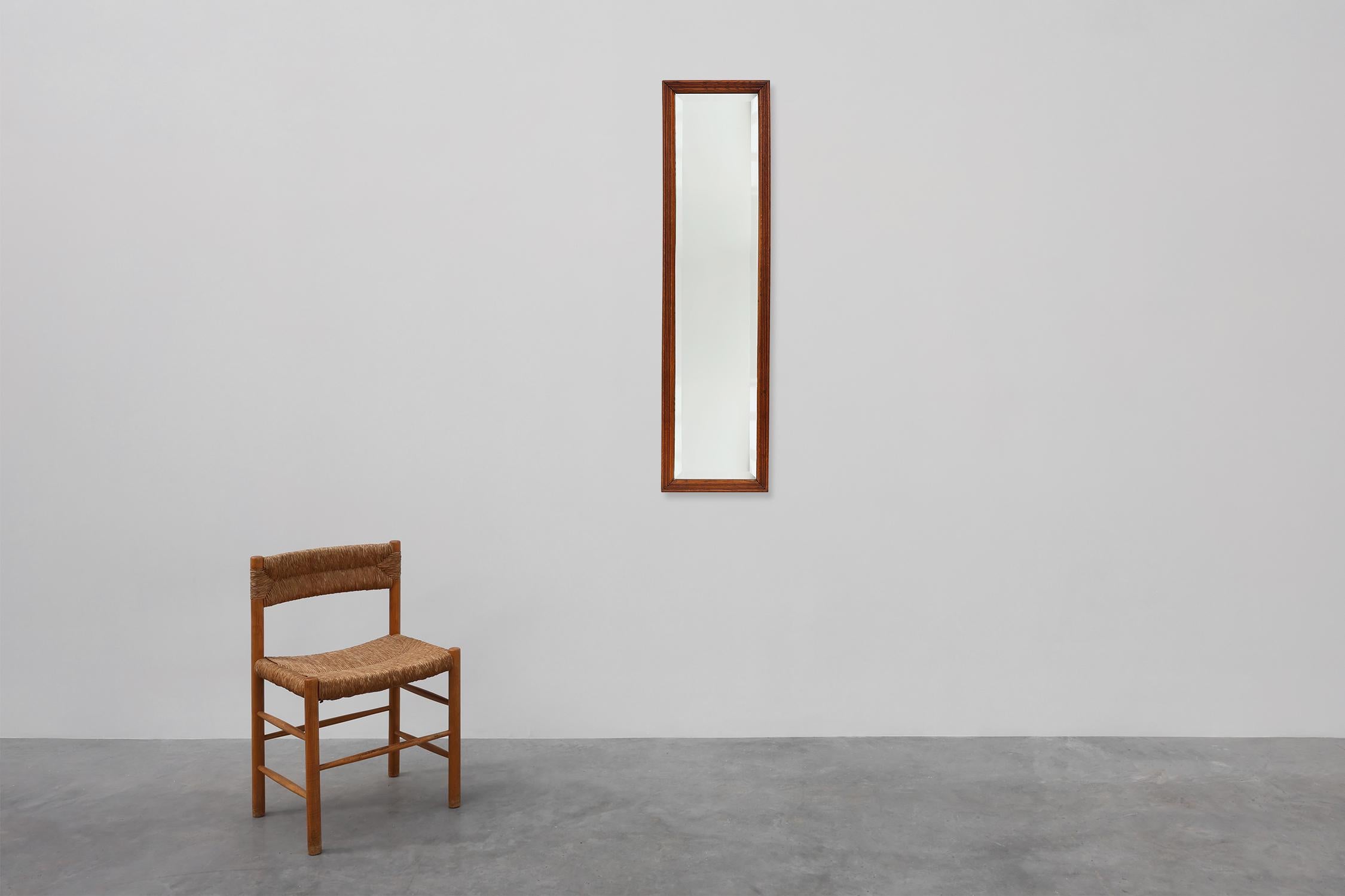 Français Miroir art déco français avec cadre en bois de chêne sculpté, vers 1930 en vente