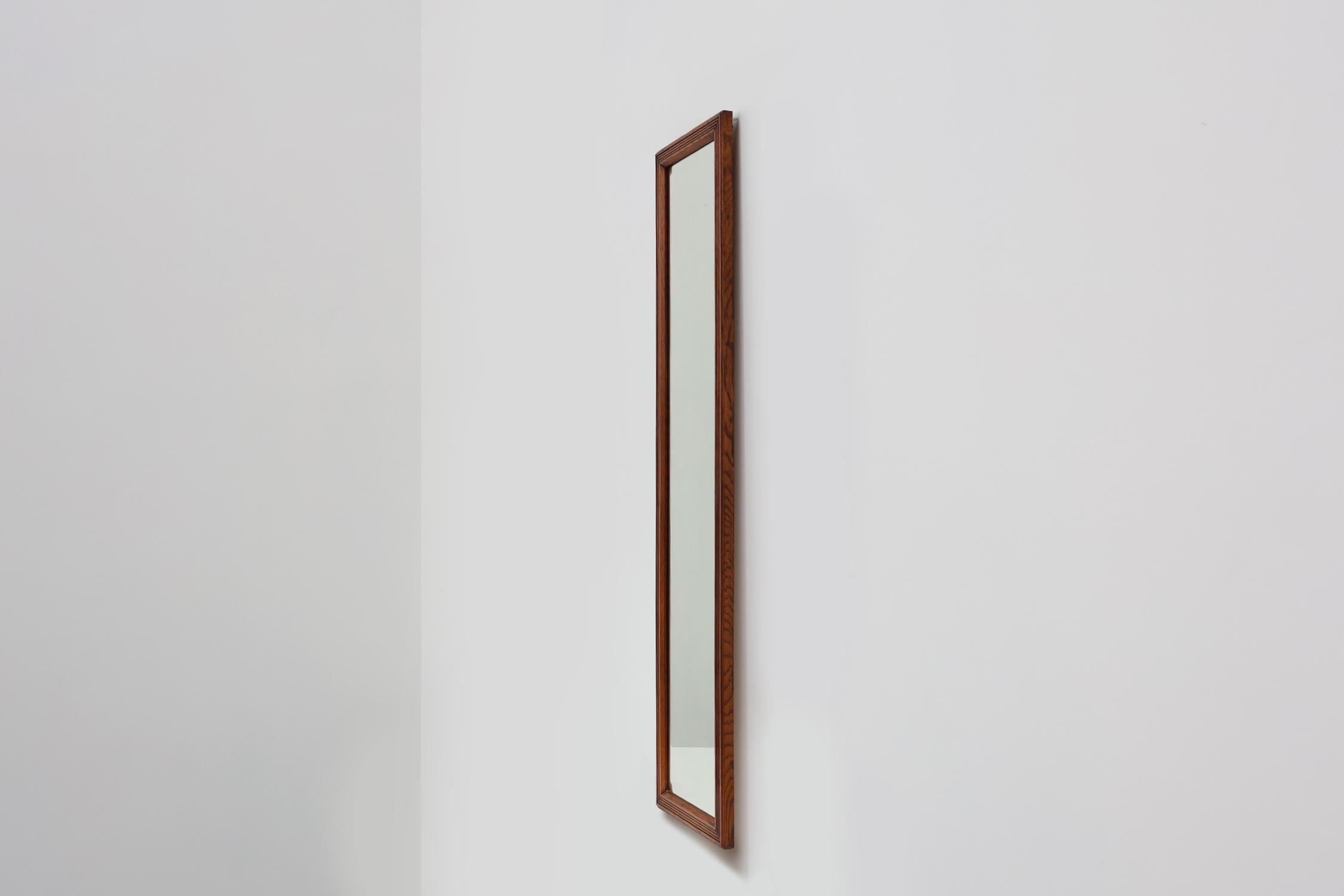 Miroir art déco français avec cadre en bois de chêne sculpté, vers 1930 en vente 1