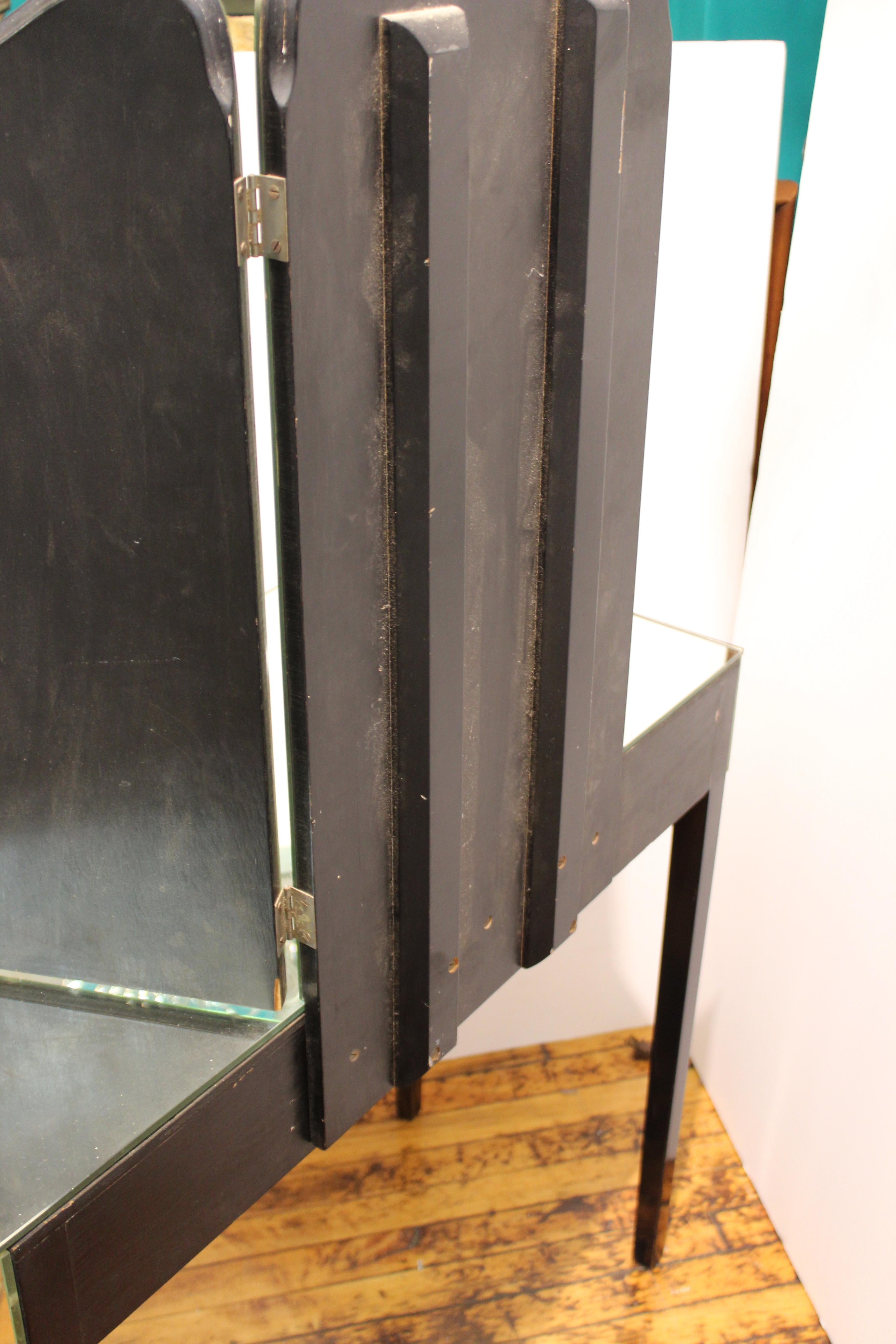 French Art Deco Mirrored Vanity with Tri-Fold Mirror and Ebonized Cabriole Legs 15