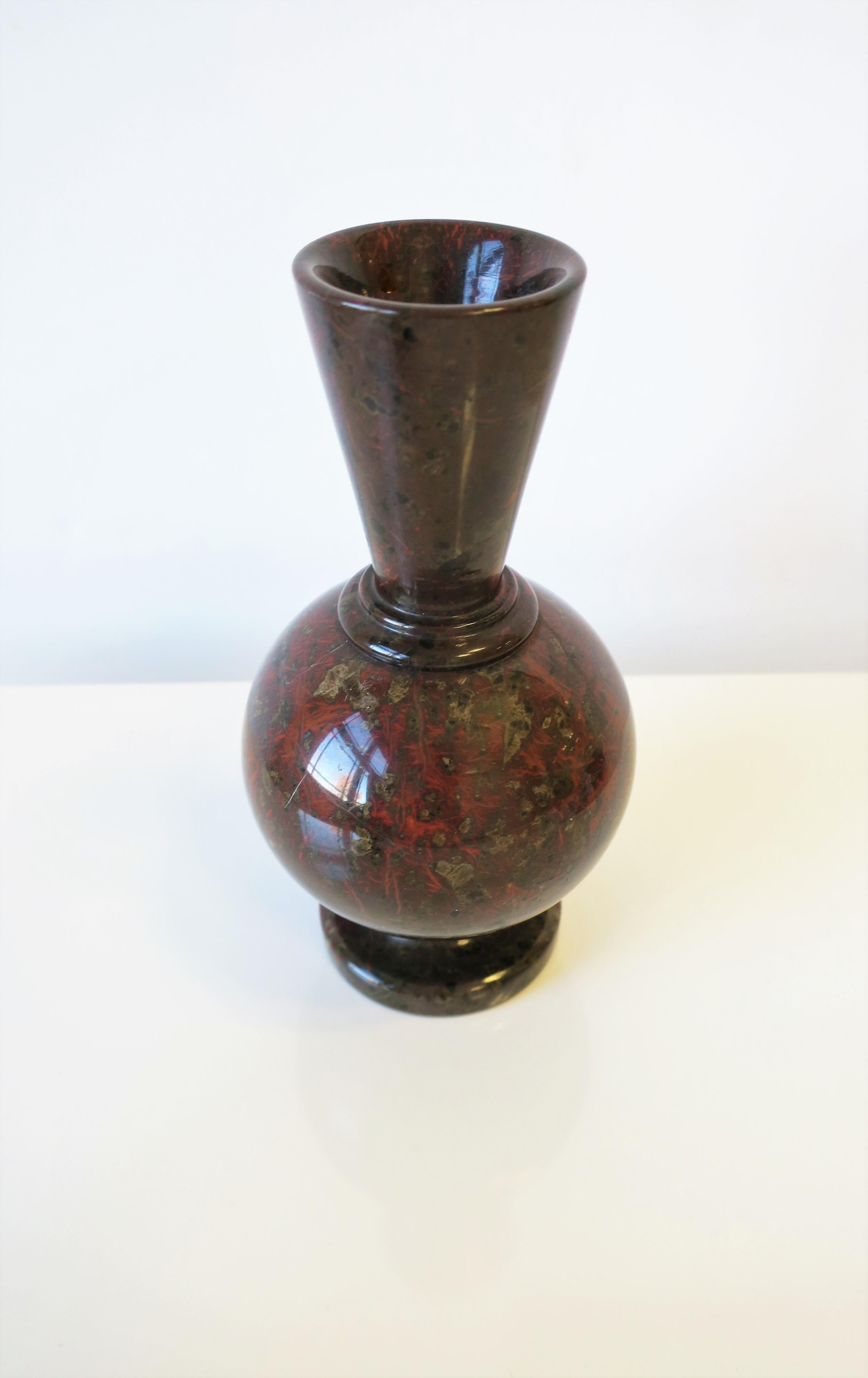Paar moderne Marmor-Stein-Vasen im französischen Art-déco-Stil im Angebot 5