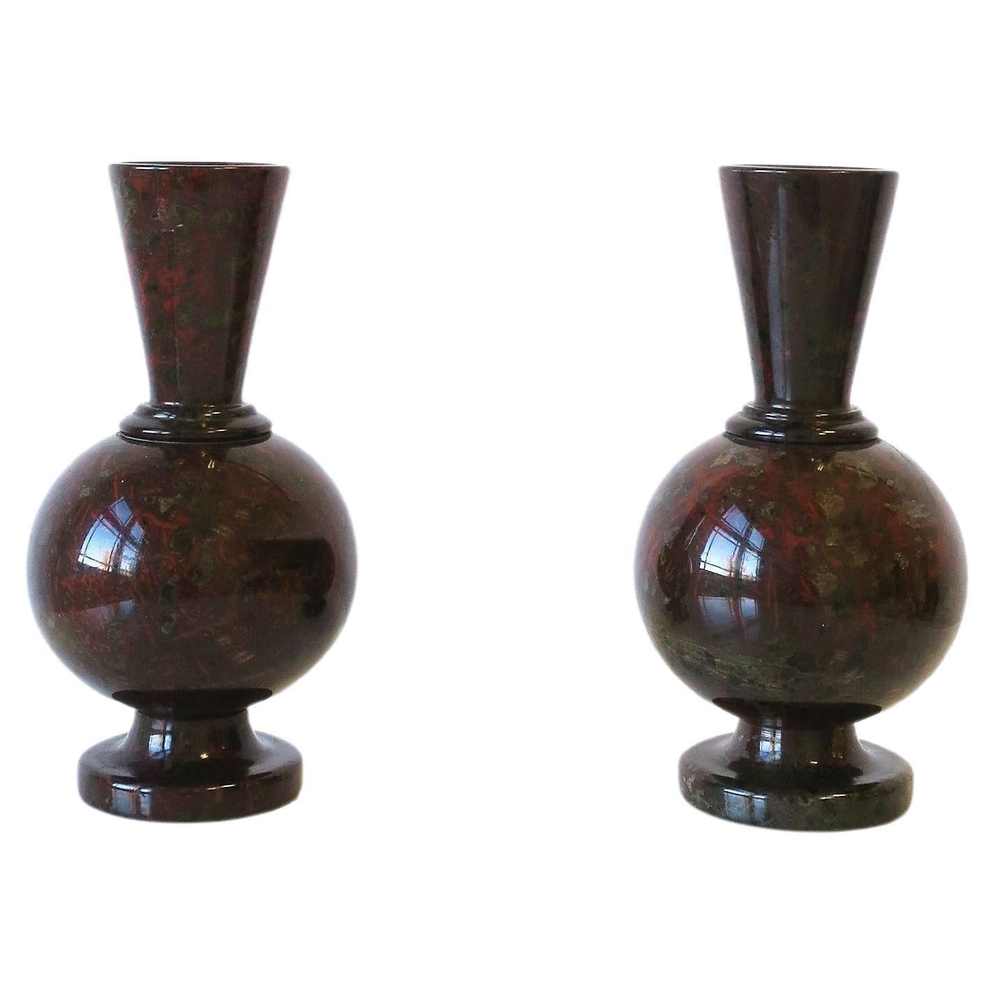 Français Paire de vases en pierre de marbre de style Art Déco moderne français en vente