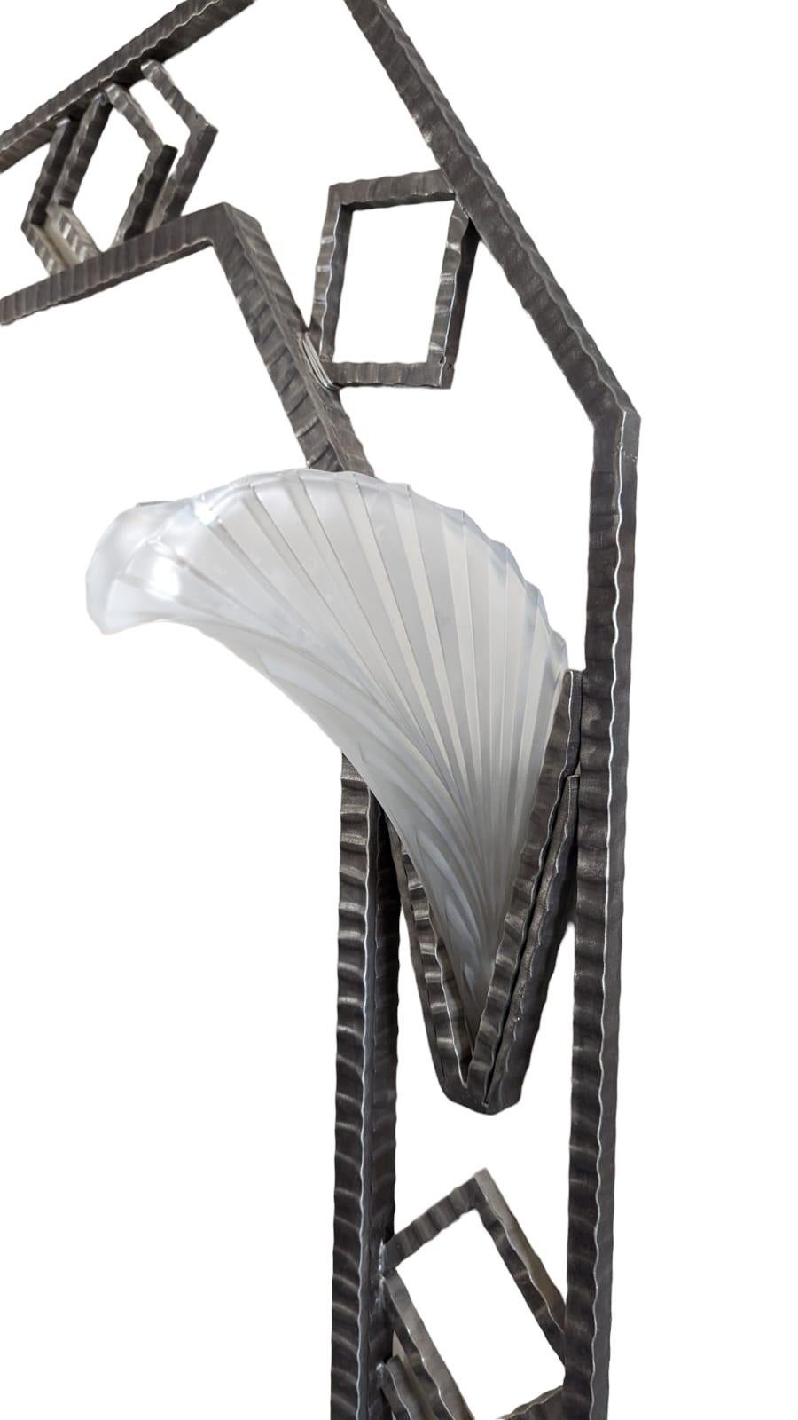 Französischer Art-Déco-Spiegel aus Schmiedeeisen mit Lichtern (Geschmiedet) im Angebot