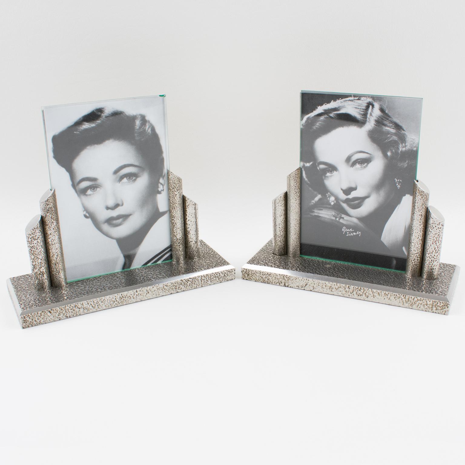 Elegant French 1930s modernist picture photo frame, a pair. Wrought iron plinth and holders with detailed carved textured pattern. The frames are complete with their one glass sheet and one aluminum background sheet to protect the photography. No