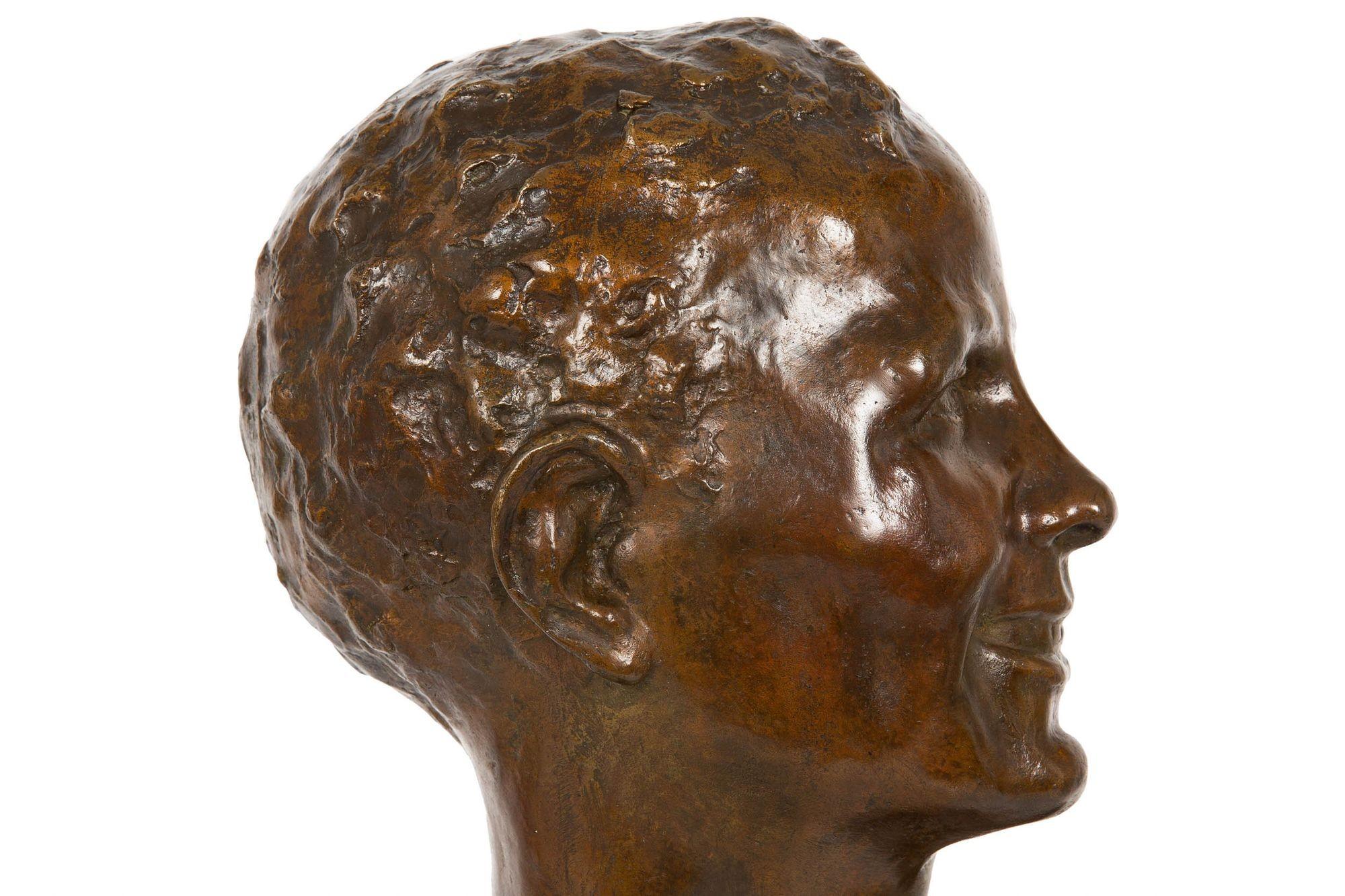 Sculpture française en bronze Art Déco moderniste, Buste de jeune homme, Alfredo Pina en vente 1