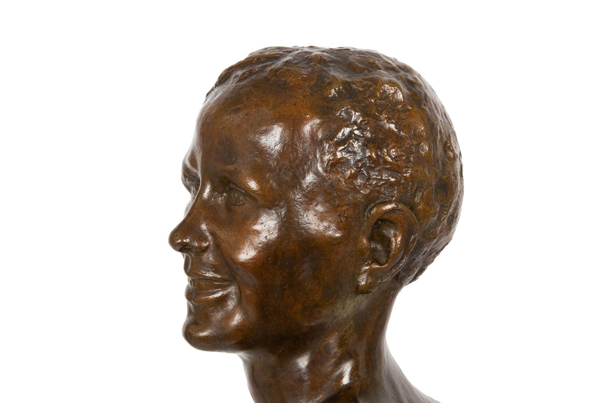 Sculpture française en bronze Art Déco moderniste, Buste de jeune homme, Alfredo Pina Bon état - En vente à Shippensburg, PA