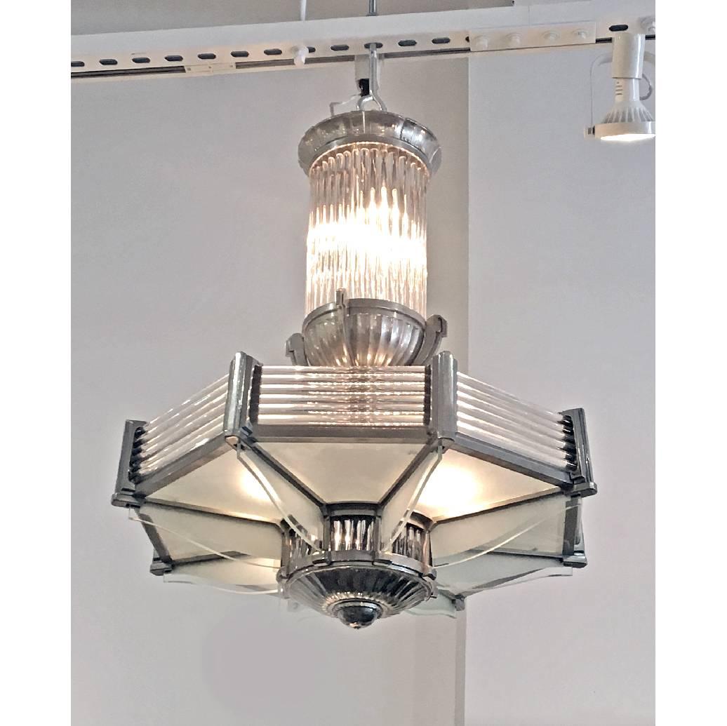 A French Art Deco nickel-plated metal frame chandelier by Atelier Petitot with frosted glass panels and glass rods.
Made in France
circa 1930
Signature: Petitot 1266.