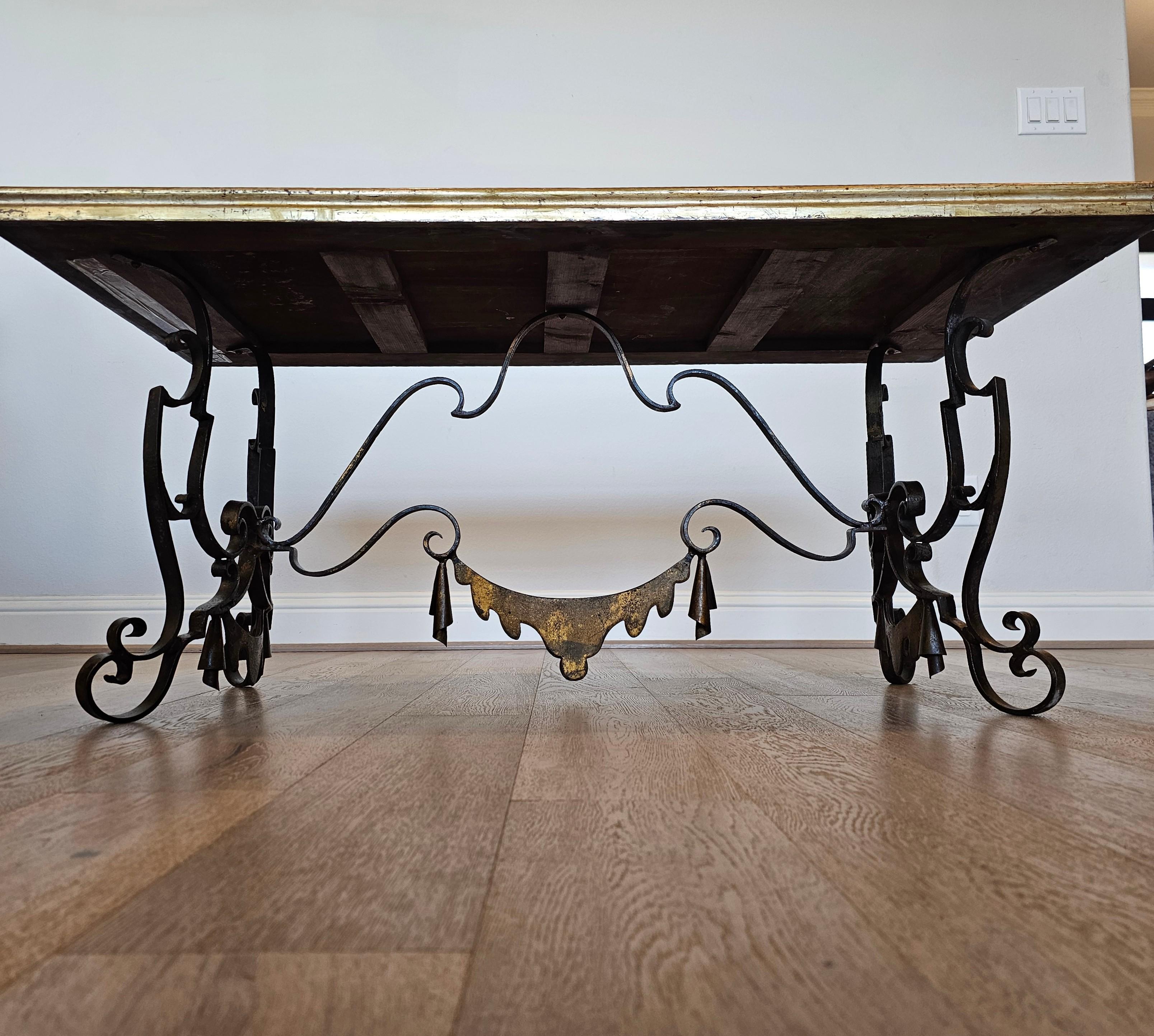 Table basse Art Déco moderniste française en fer forgé doré Gilbert Poillerat en vente 6