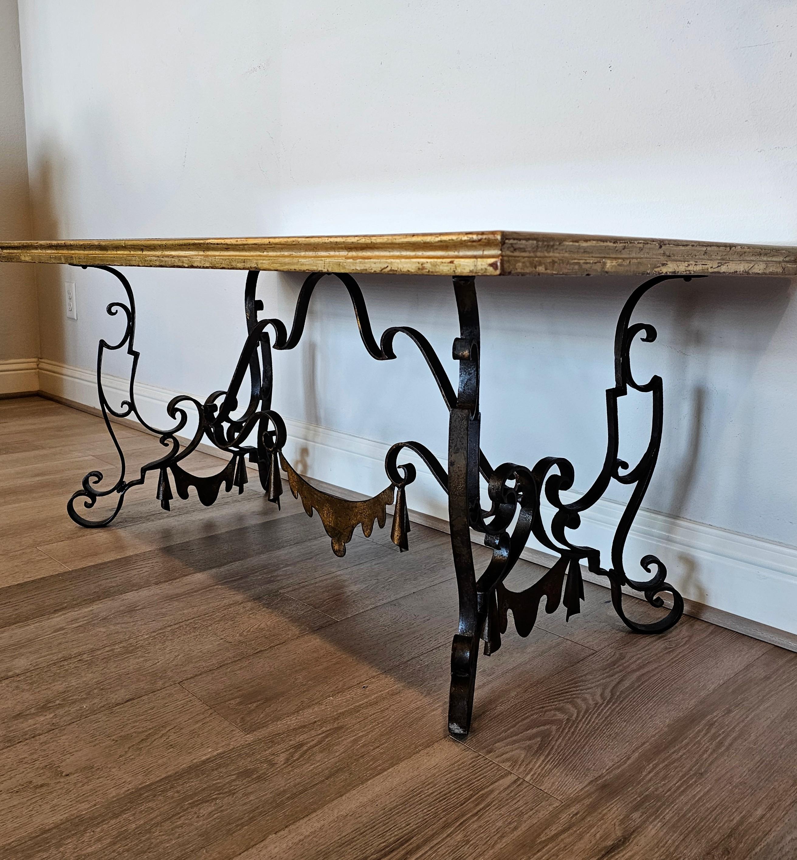 Table basse Art Déco moderniste française en fer forgé doré Gilbert Poillerat en vente 8