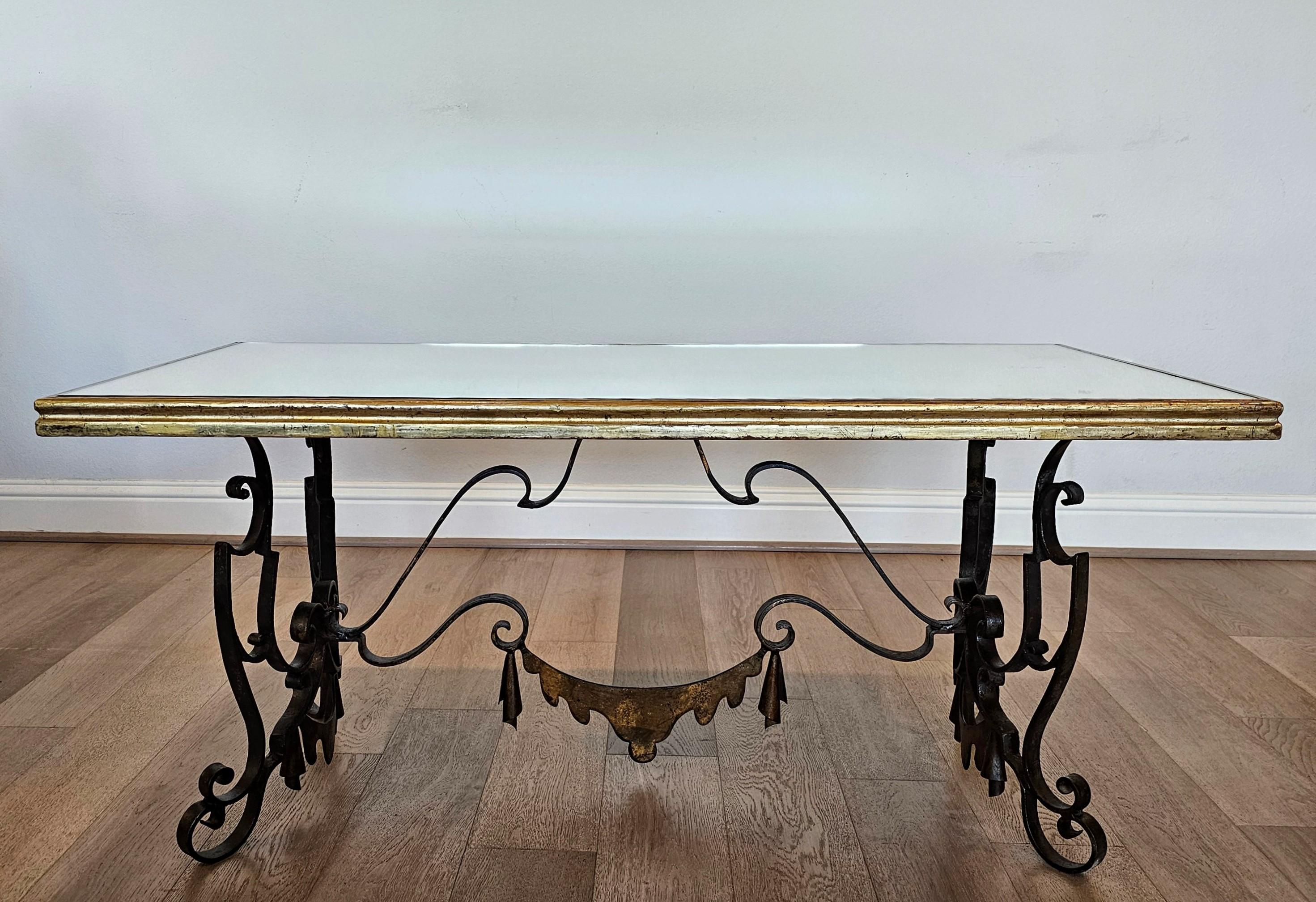 Table basse Art Déco moderniste française en fer forgé doré Gilbert Poillerat en vente 10