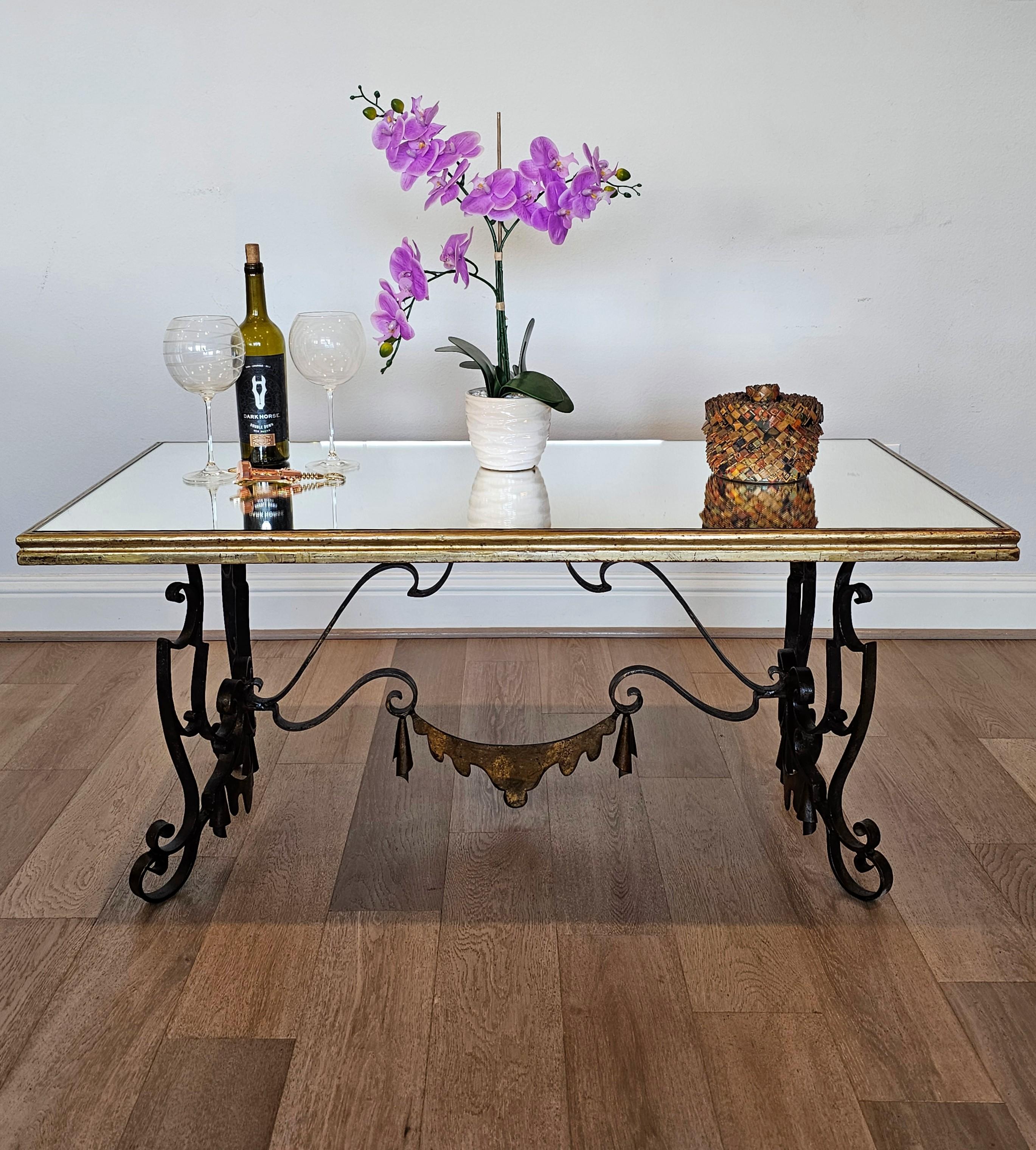 Table basse Art Déco moderniste française en fer forgé doré Gilbert Poillerat en vente 11