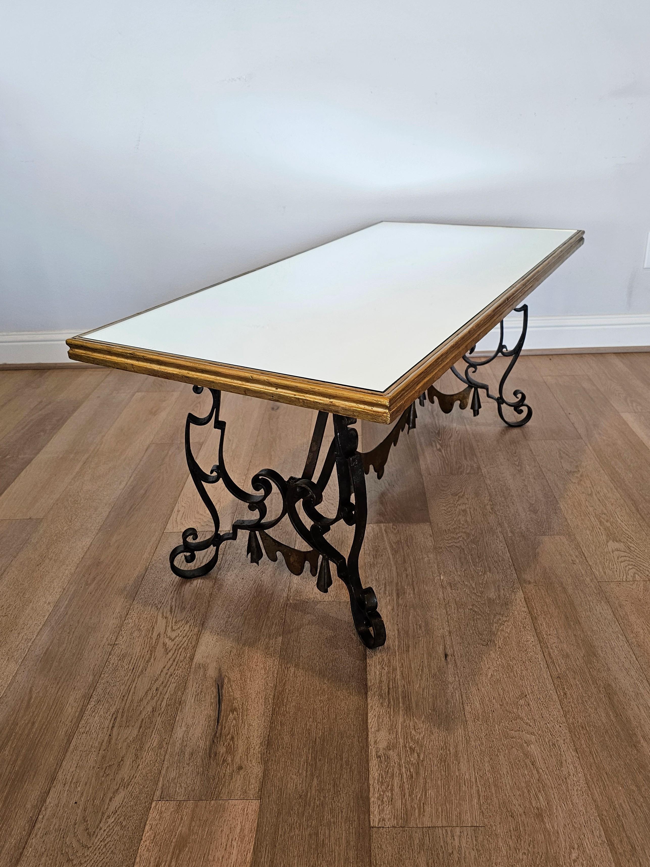 Miroir Table basse Art Déco moderniste française en fer forgé doré Gilbert Poillerat en vente