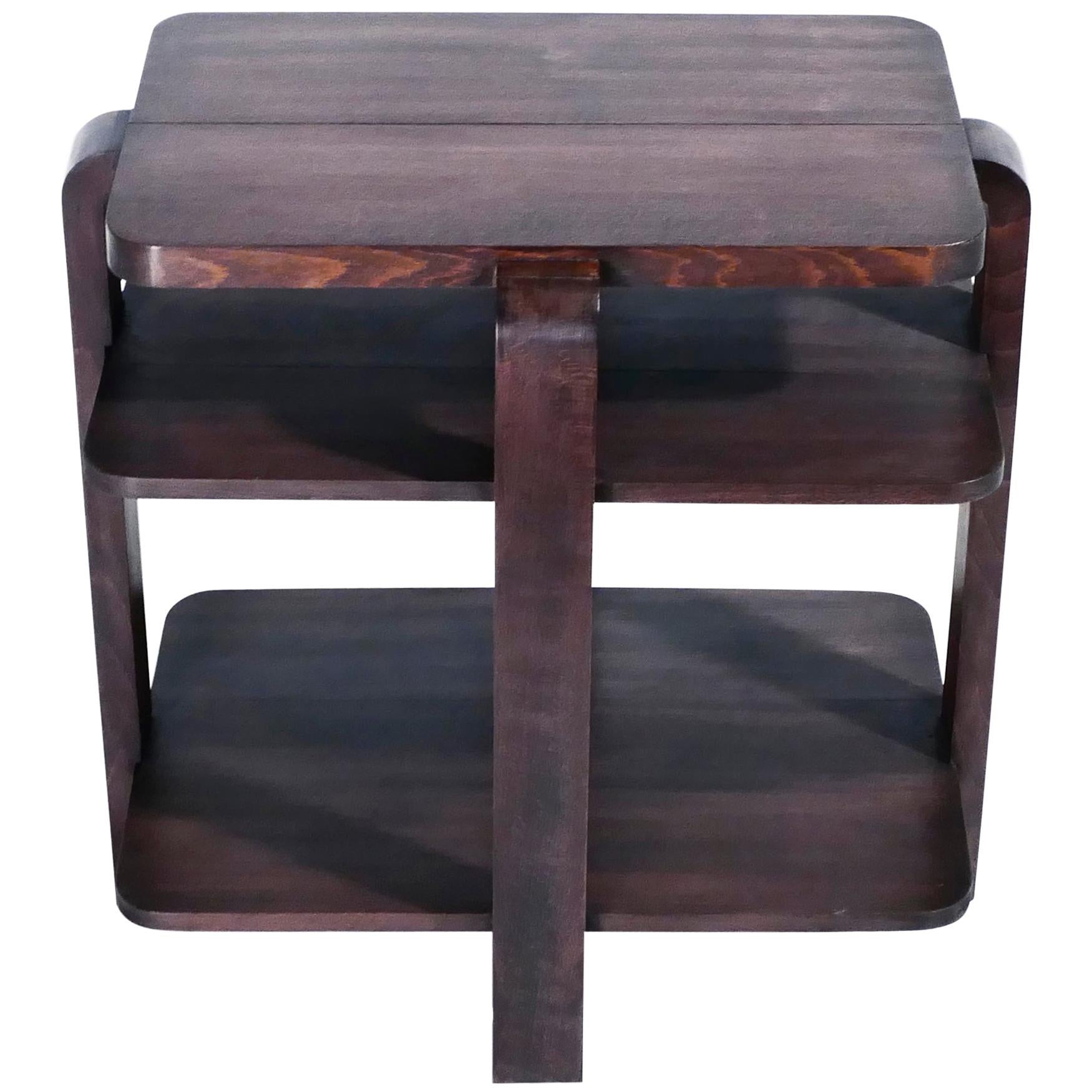 This side table or end table is crafted entirely from warm mahogany. Pure French Art Deco creation, employing the use of geometrical shapes, and refraining from excessive decoration. The piece is neutral and sleek, with a beautiful patina, making it