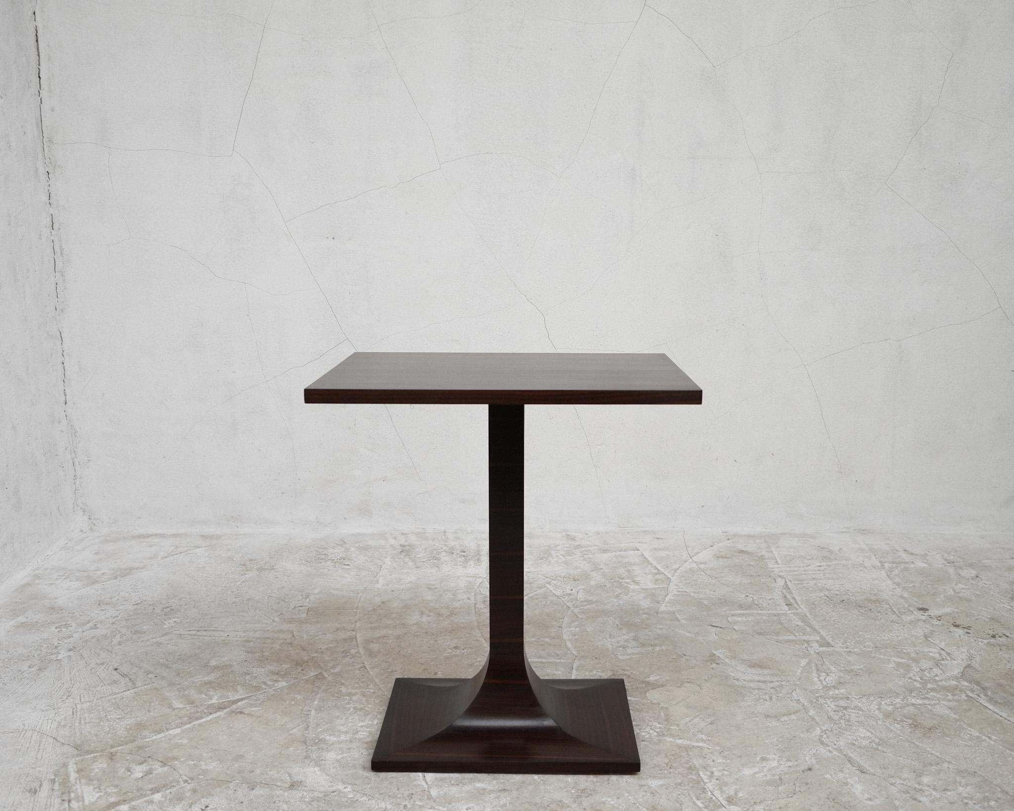 Veneer French Art Deco/Modernist Walnut veneer side/lamp table