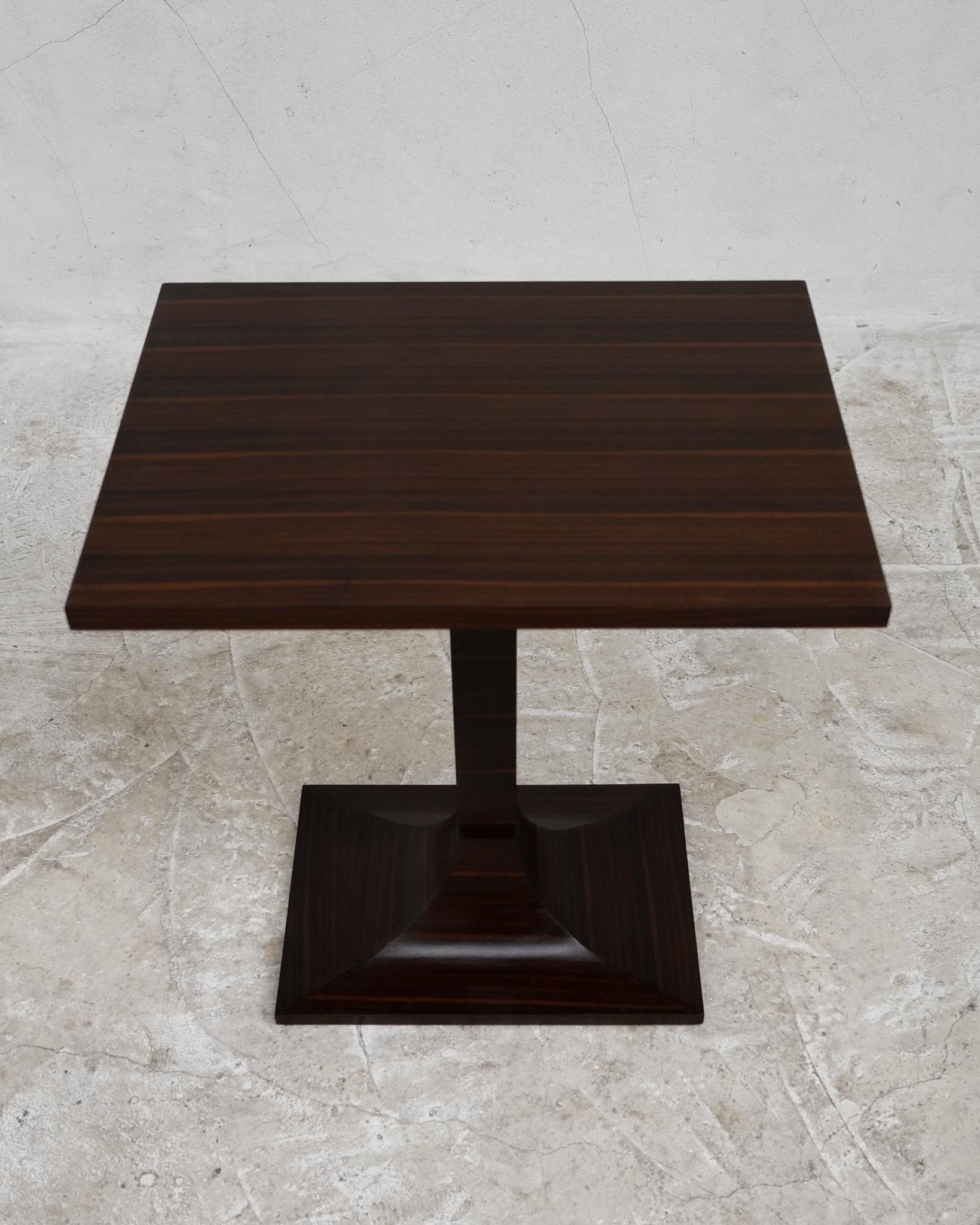 French Art Deco/Modernist Walnut veneer side/lamp table In Good Condition In London, GB