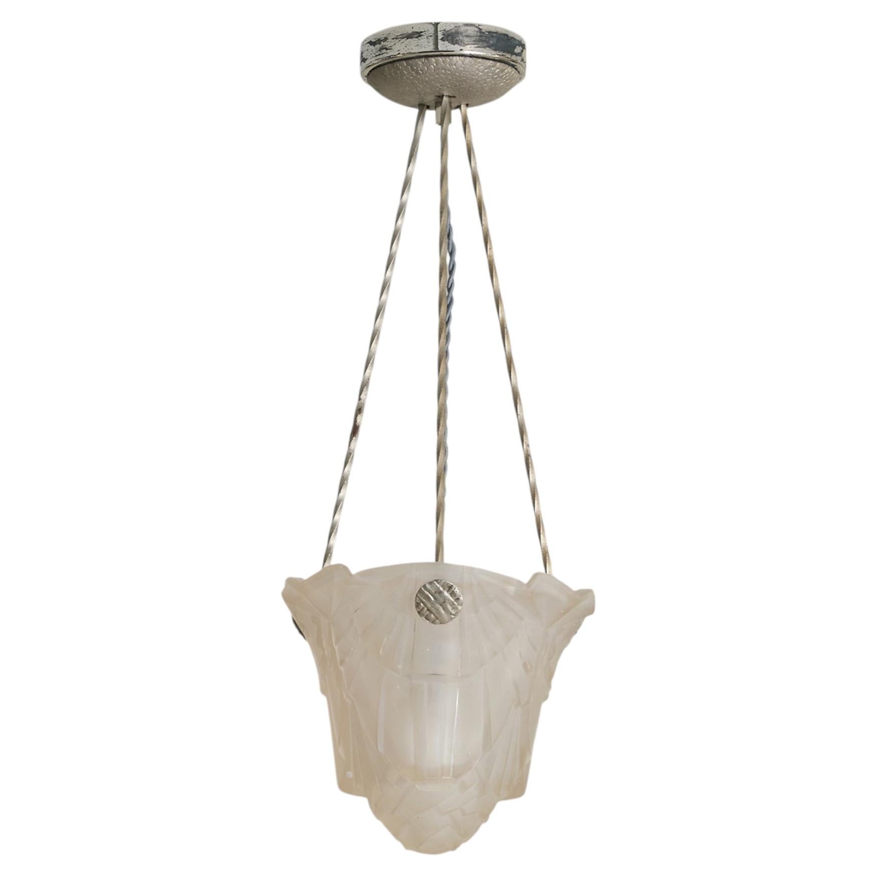 Lampada a sospensione in vetro modellato in stile Art Déco francese, anni ’30