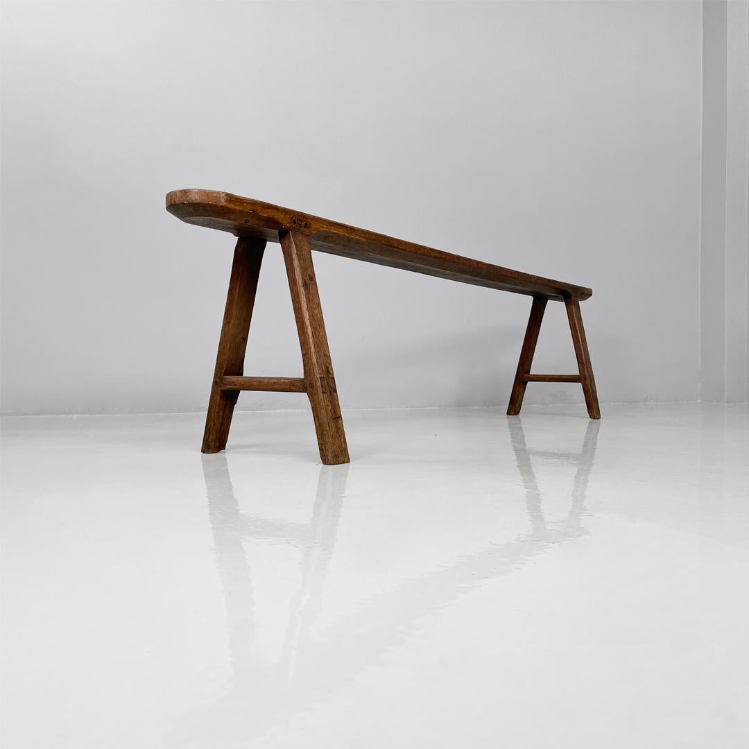 Milieu du XXe siècle Banc étroit en bois massif Art déco français, années 1930 en vente