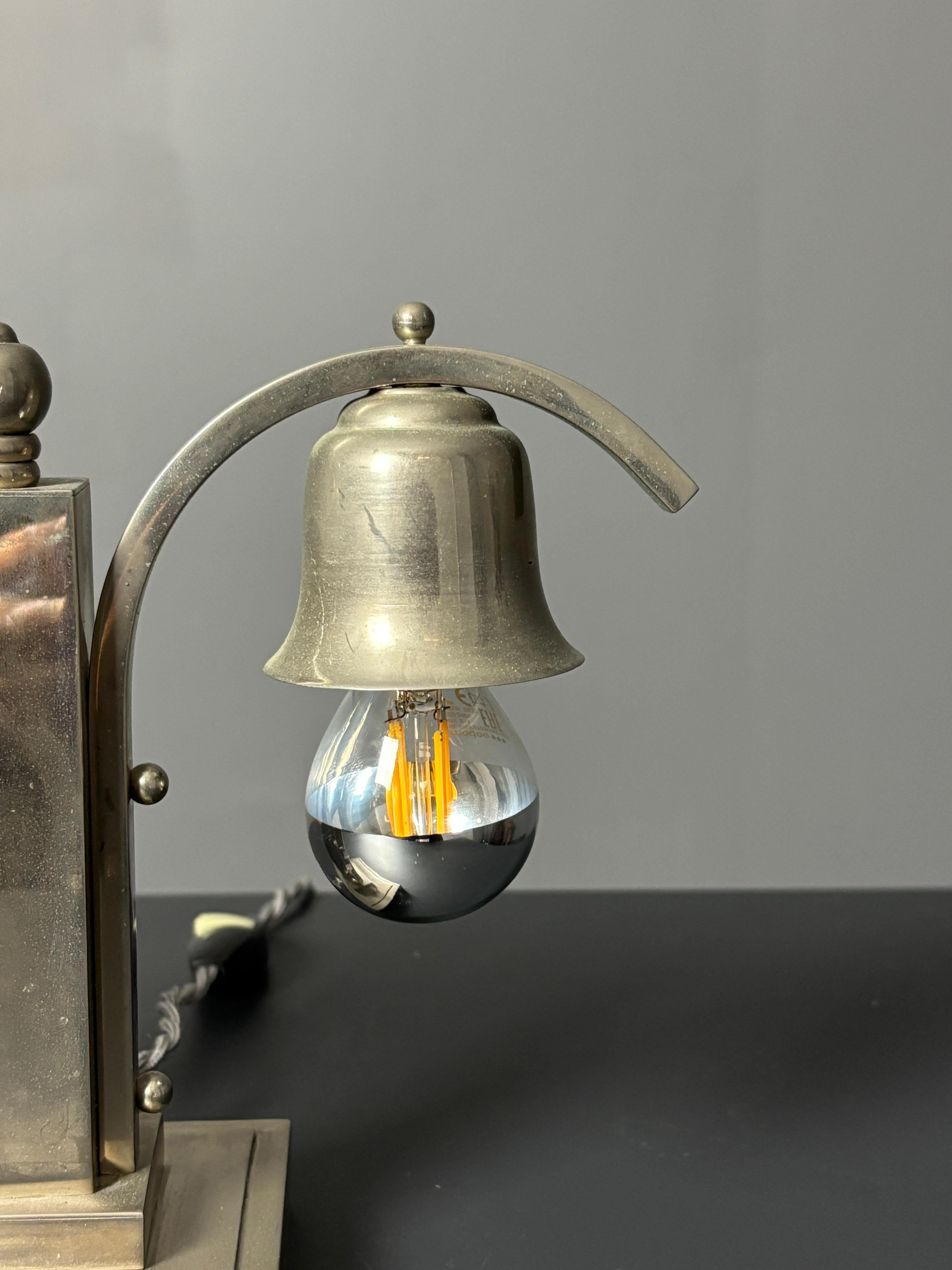 Lampada da scrivania o da tavolo francese in nichel art déco, anni '30 in vendita 3