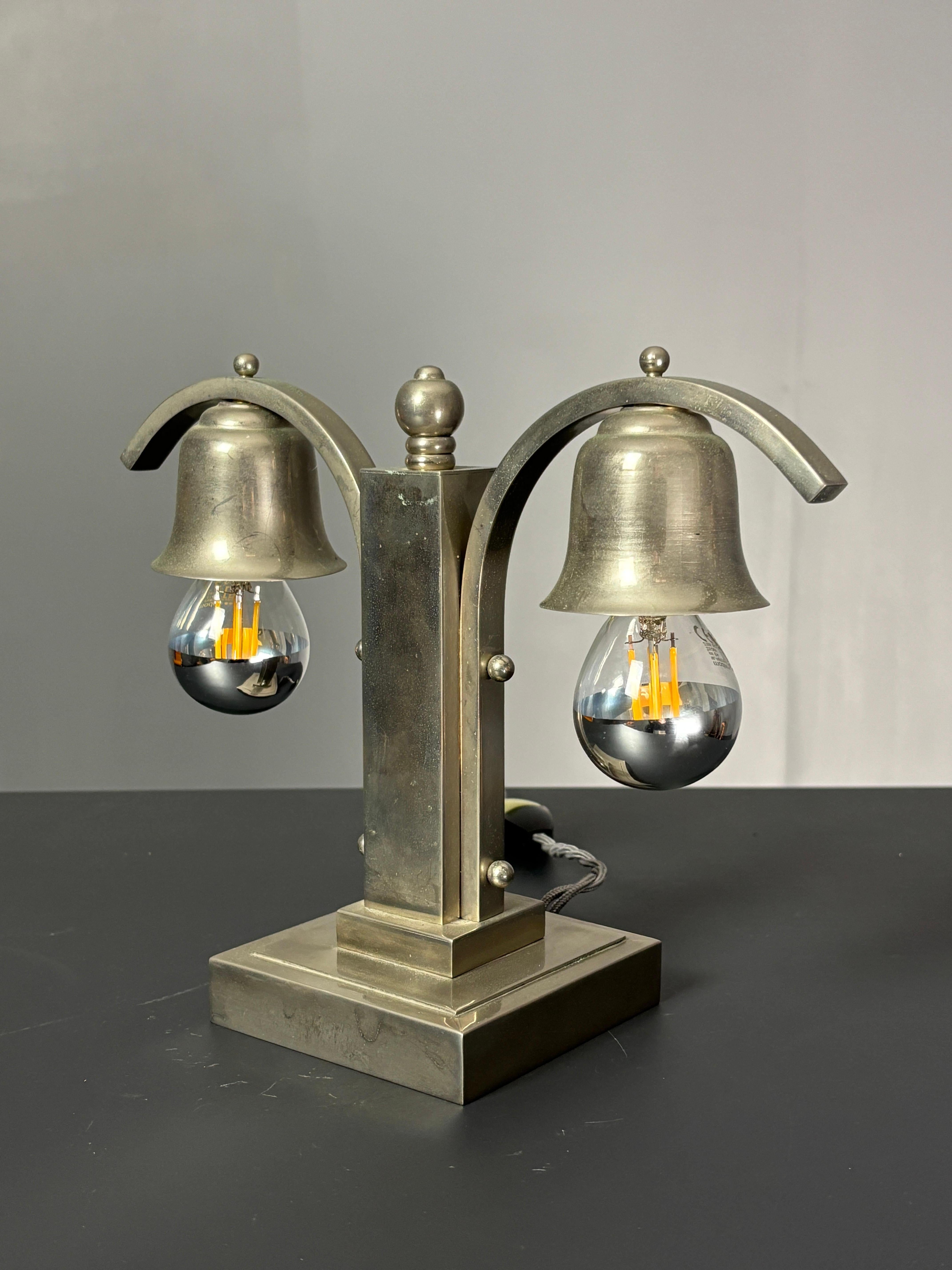 Lampada da scrivania o da tavolo francese in nichel art déco, anni '30 in vendita 11