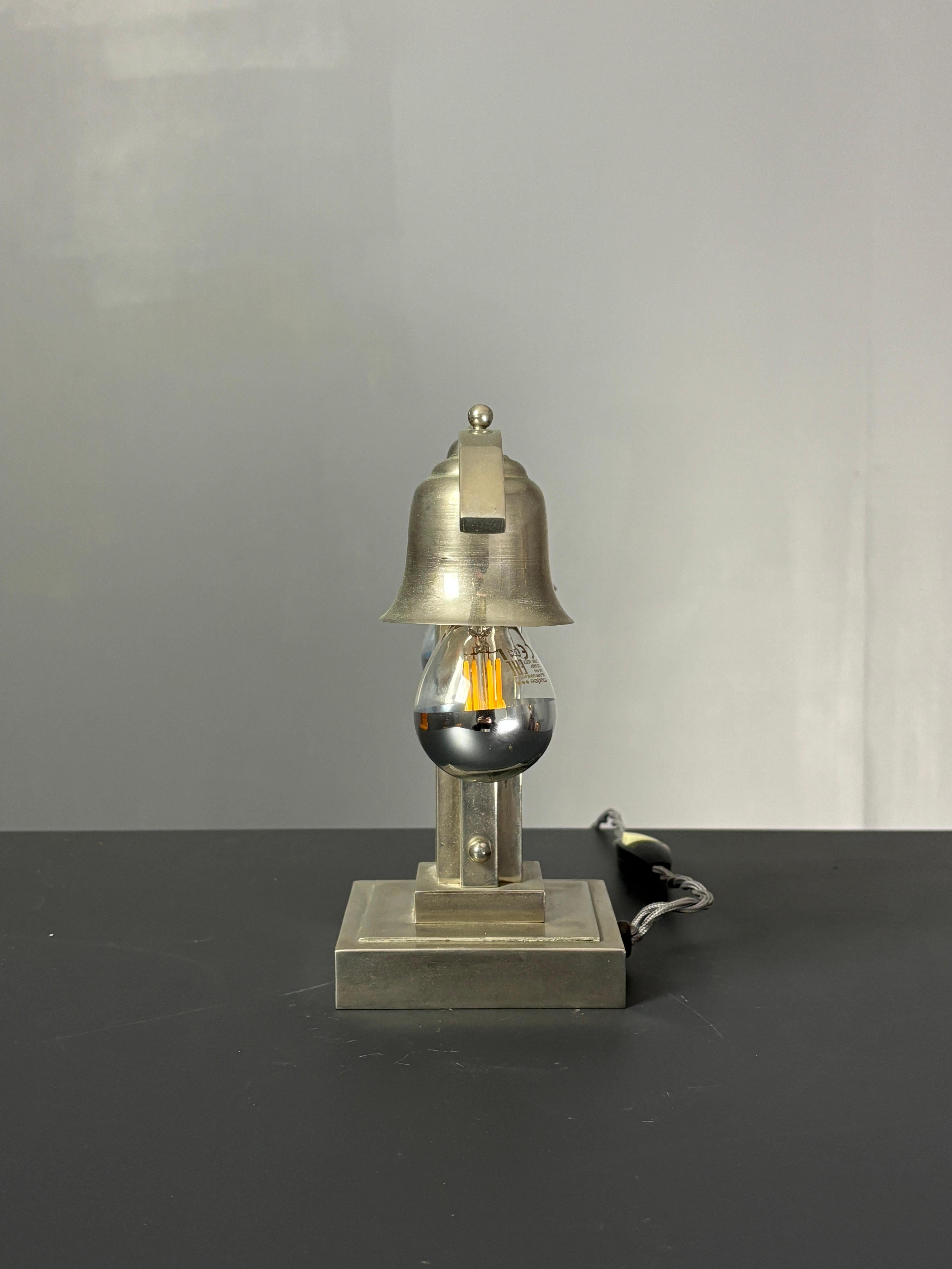 Lampada da scrivania o da tavolo francese in nichel art déco, anni '30 in vendita 12
