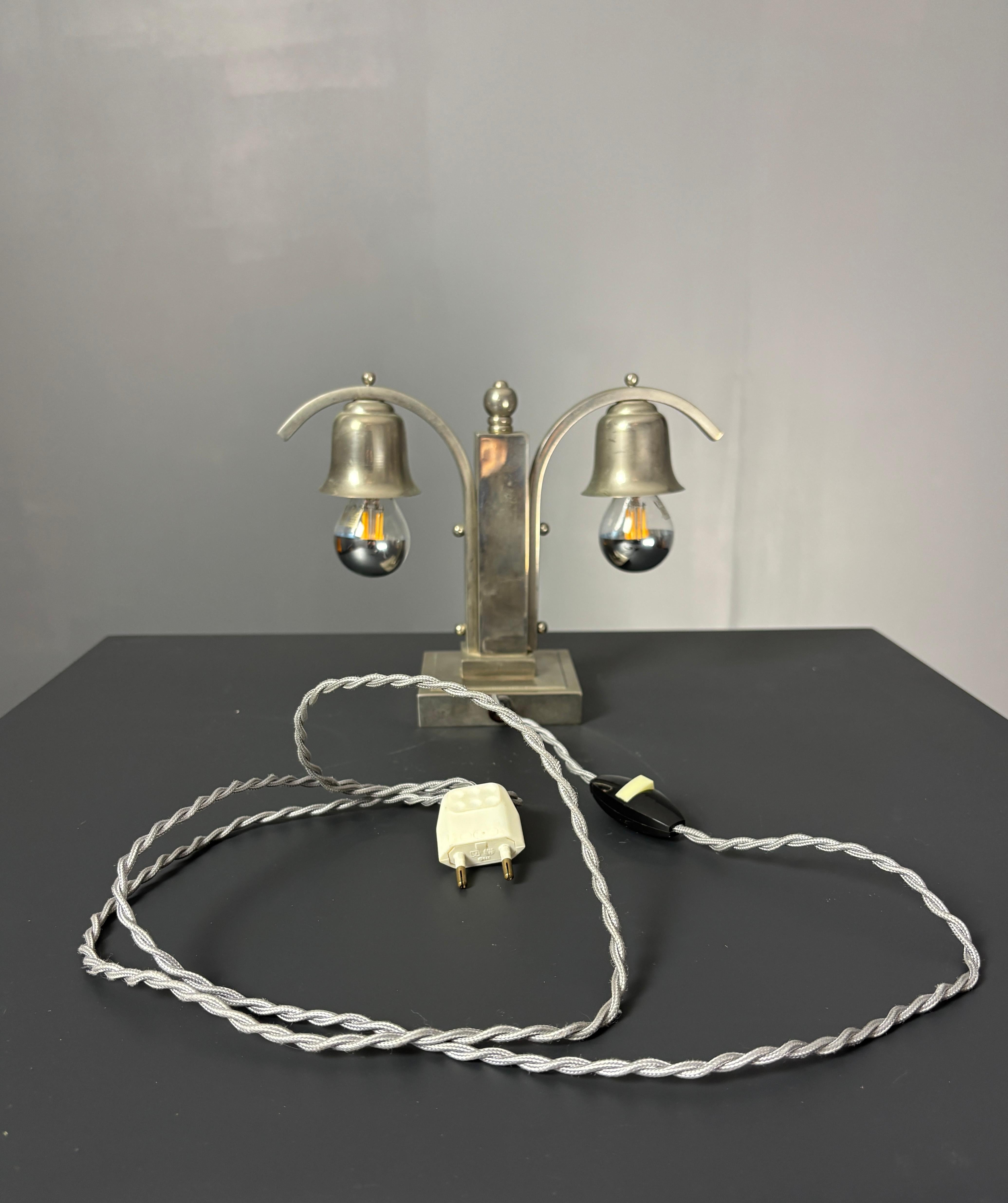 Lampada da scrivania o da tavolo francese in nichel art déco, anni '30 in vendita 13