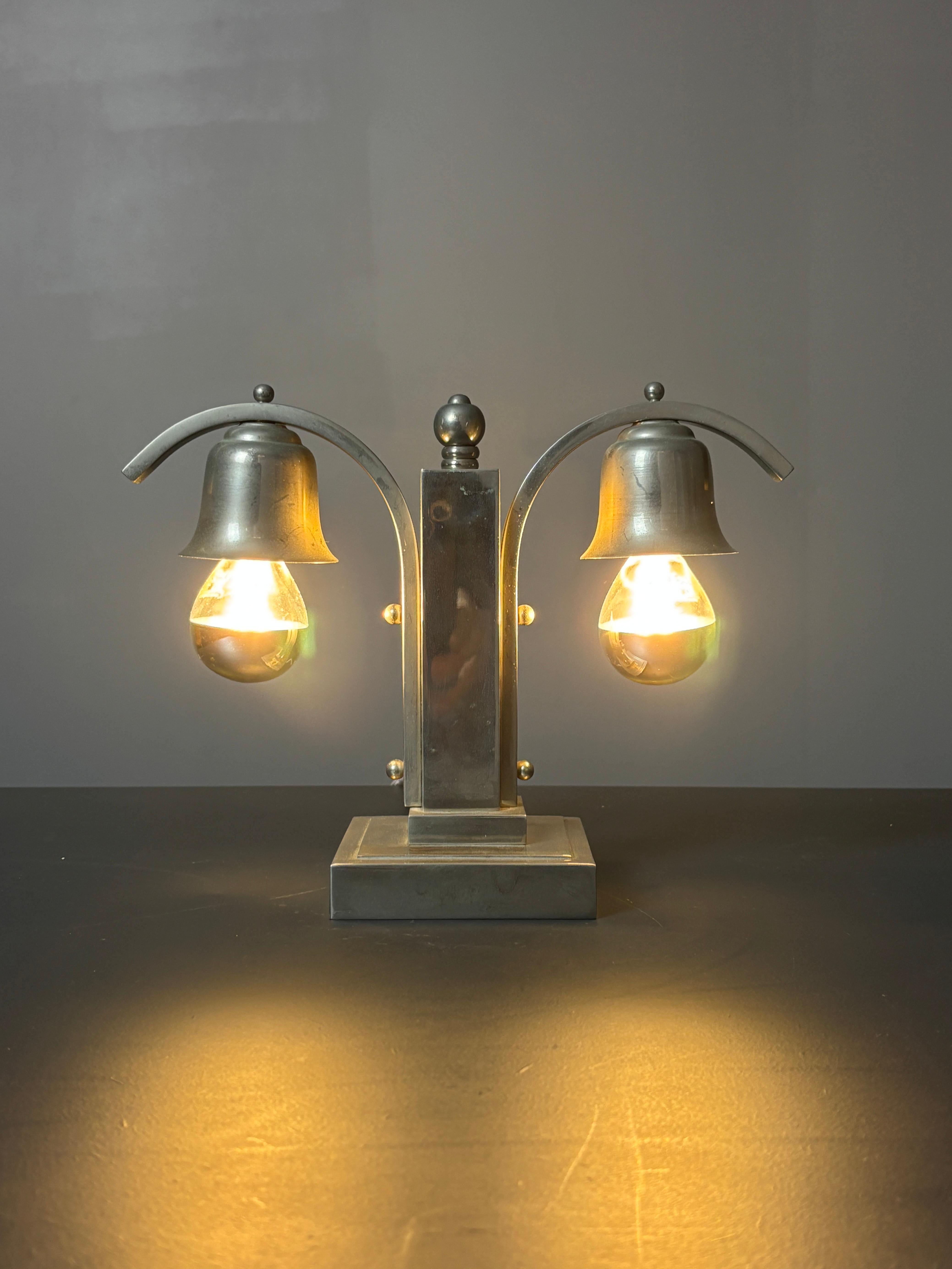 Metà XX secolo Lampada da scrivania o da tavolo francese in nichel art déco, anni '30 in vendita