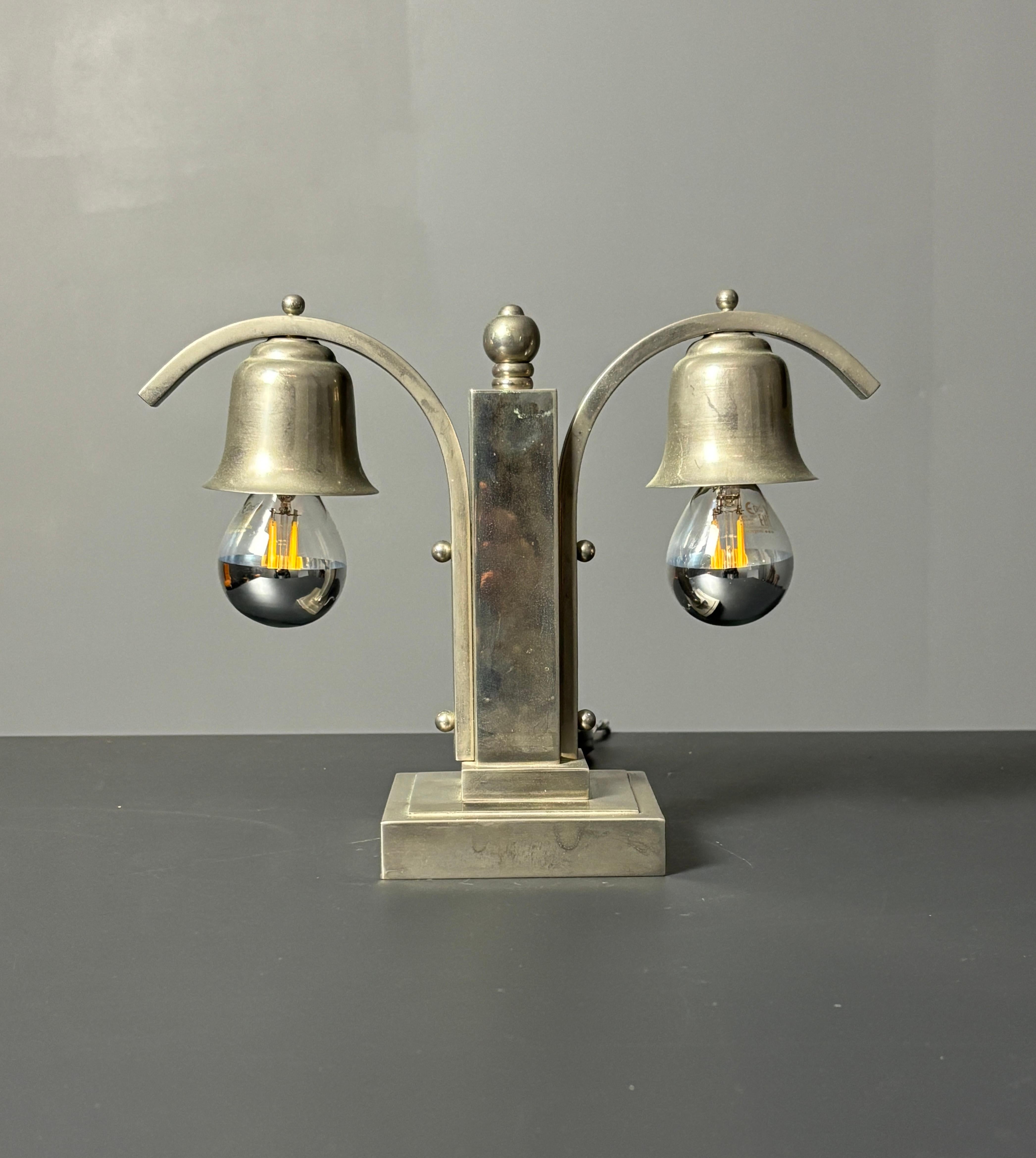 Lampada da scrivania o da tavolo francese in nichel art déco, anni '30 in vendita 2