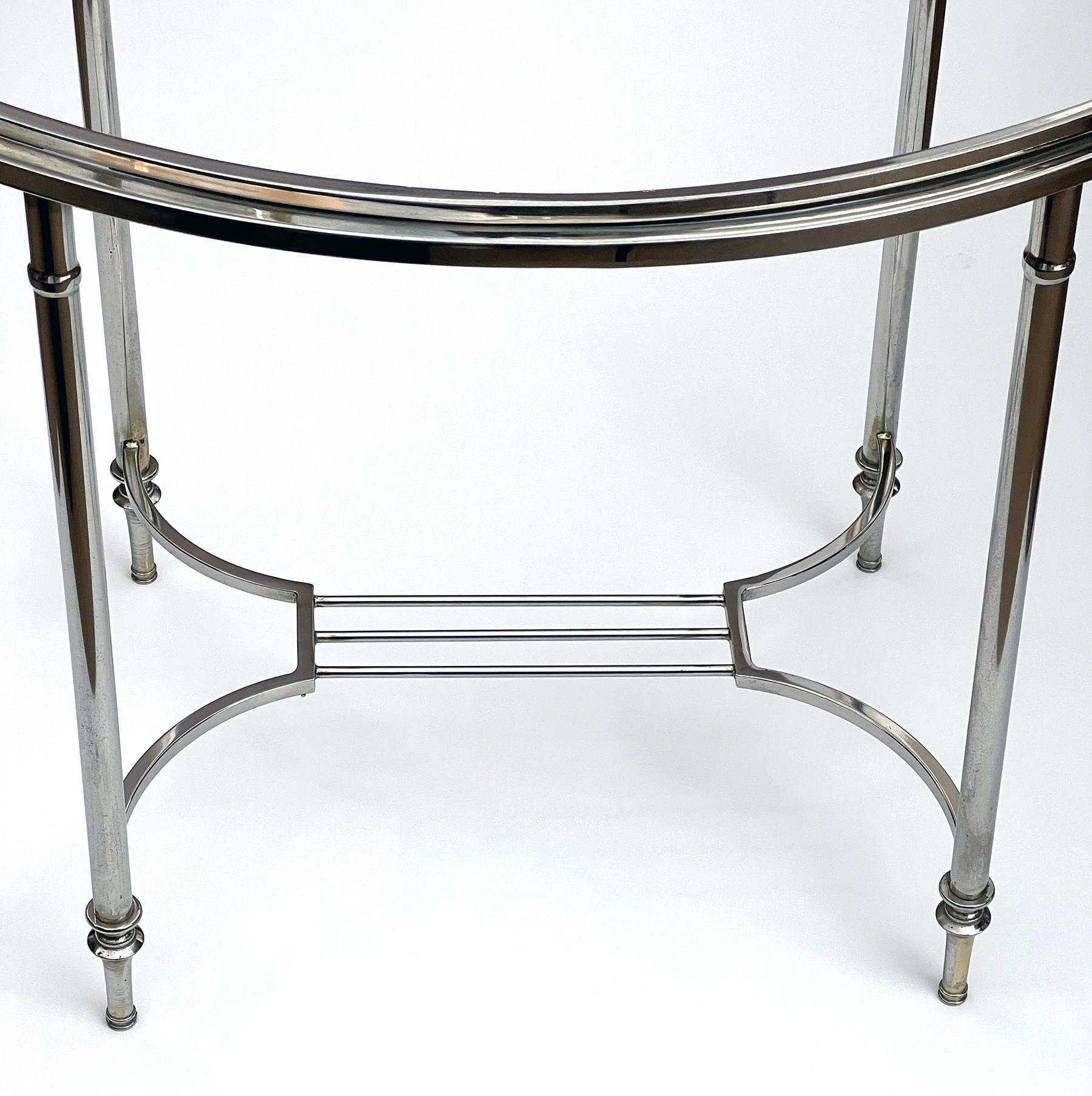 Français Table d'appoint ovale Art Déco française en nickel dans le style de la Maison Jansen en vente