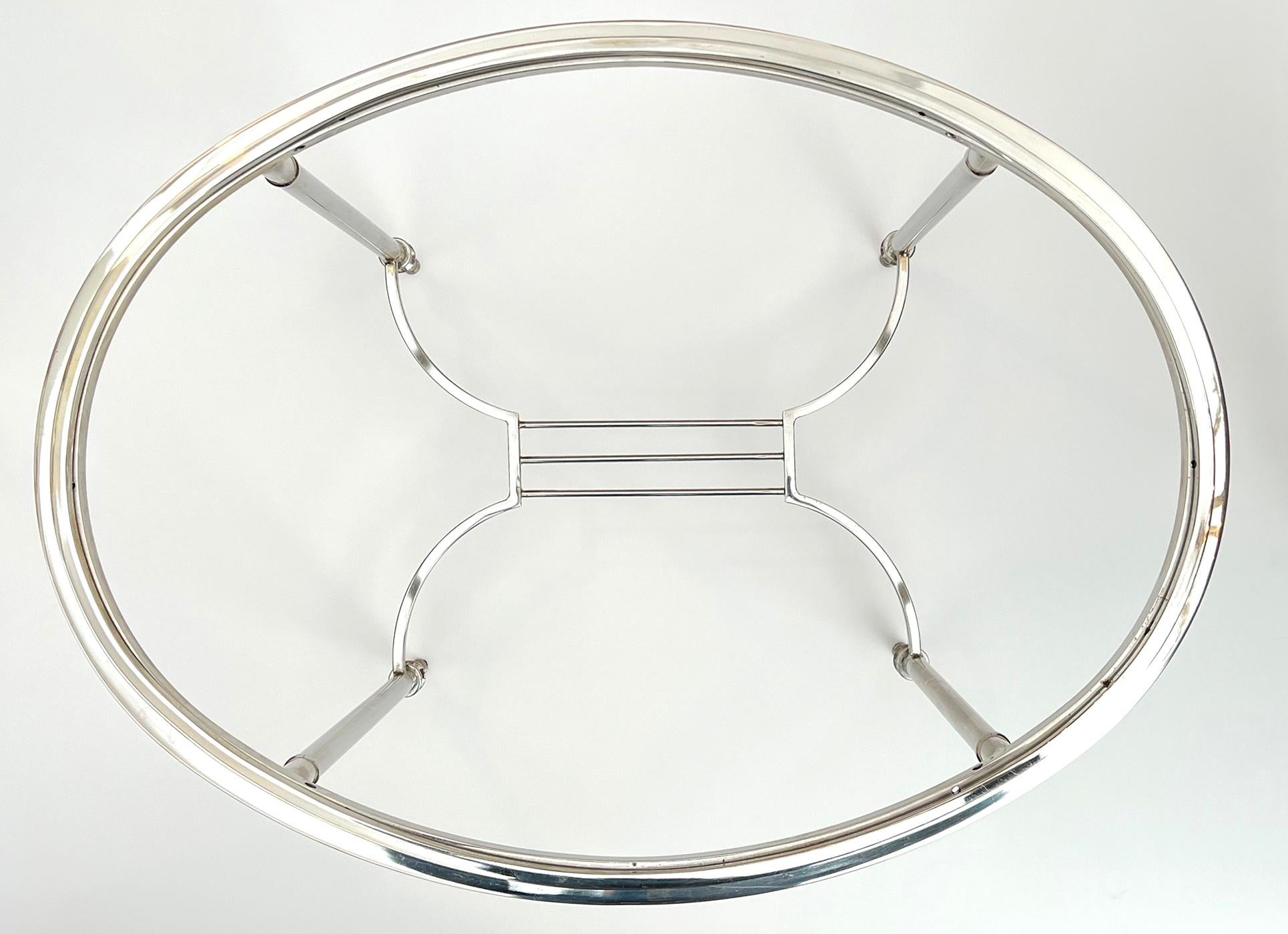 Table d'appoint ovale Art Déco française en nickel dans le style de la Maison Jansen Bon état - En vente à San Francisco, CA