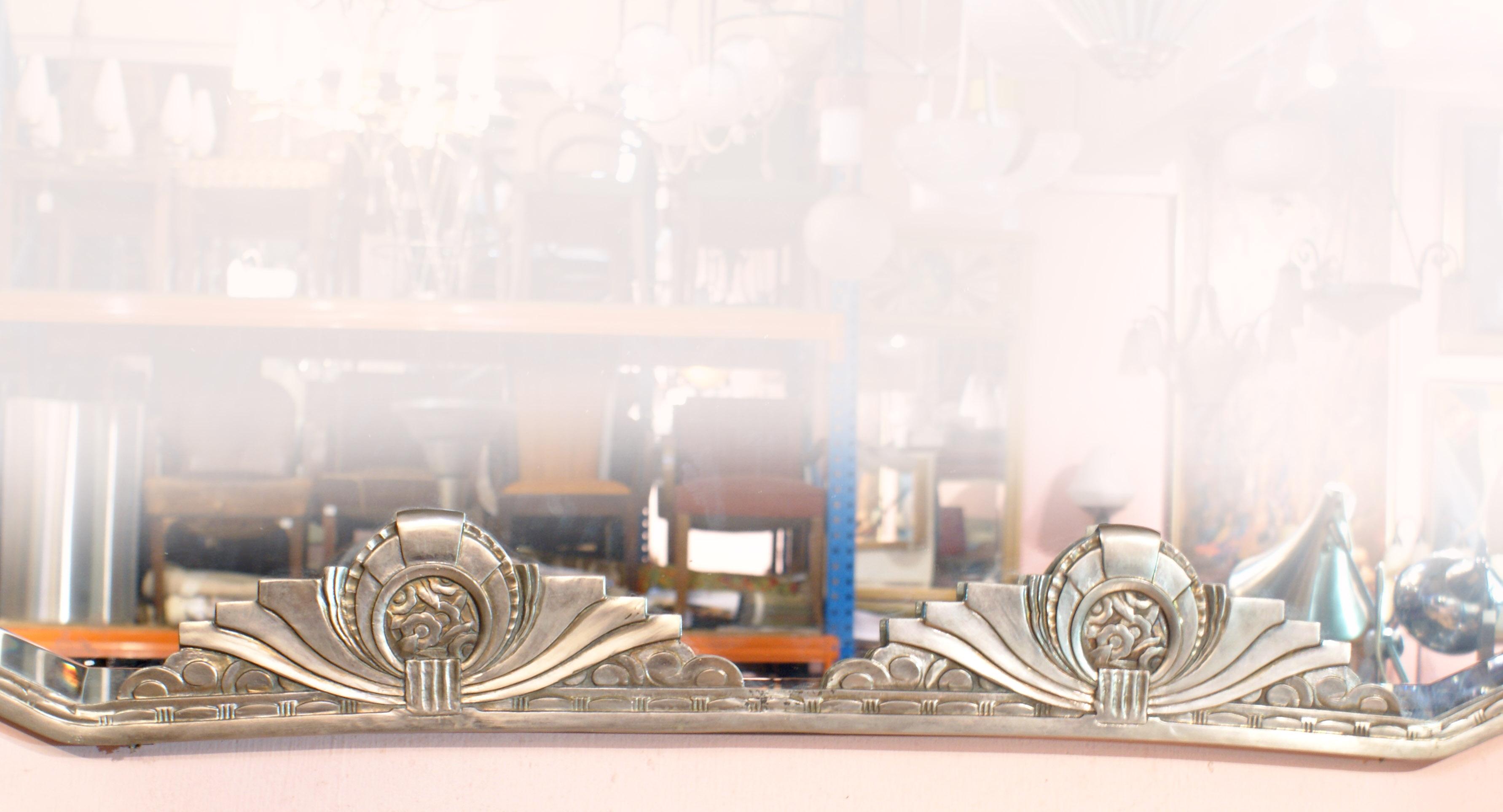 Francese Specchio da parete francese Art Deco Mirror placcato in nichel in vendita