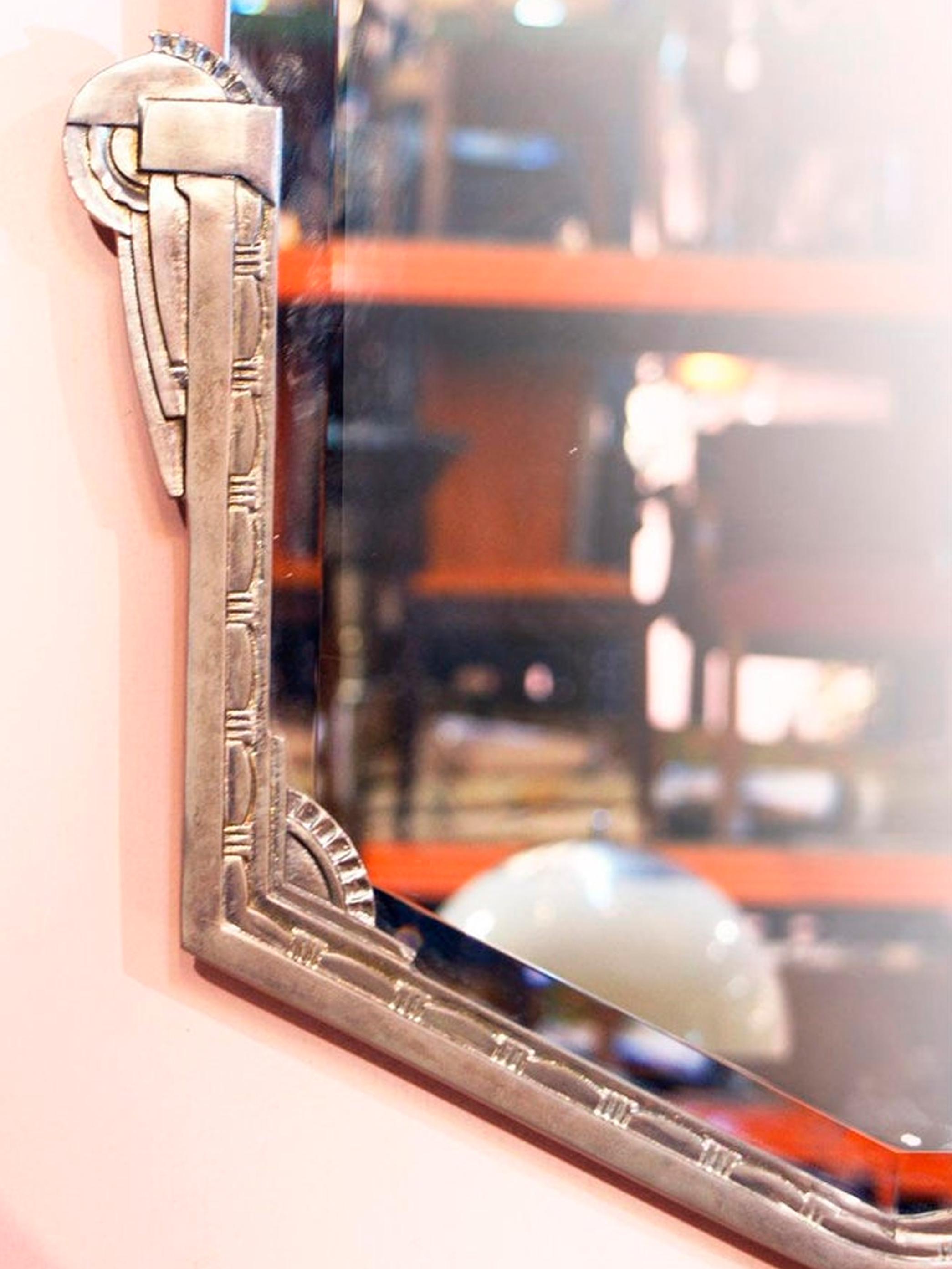 XX secolo Specchio da parete francese Art Deco Mirror placcato in nichel in vendita