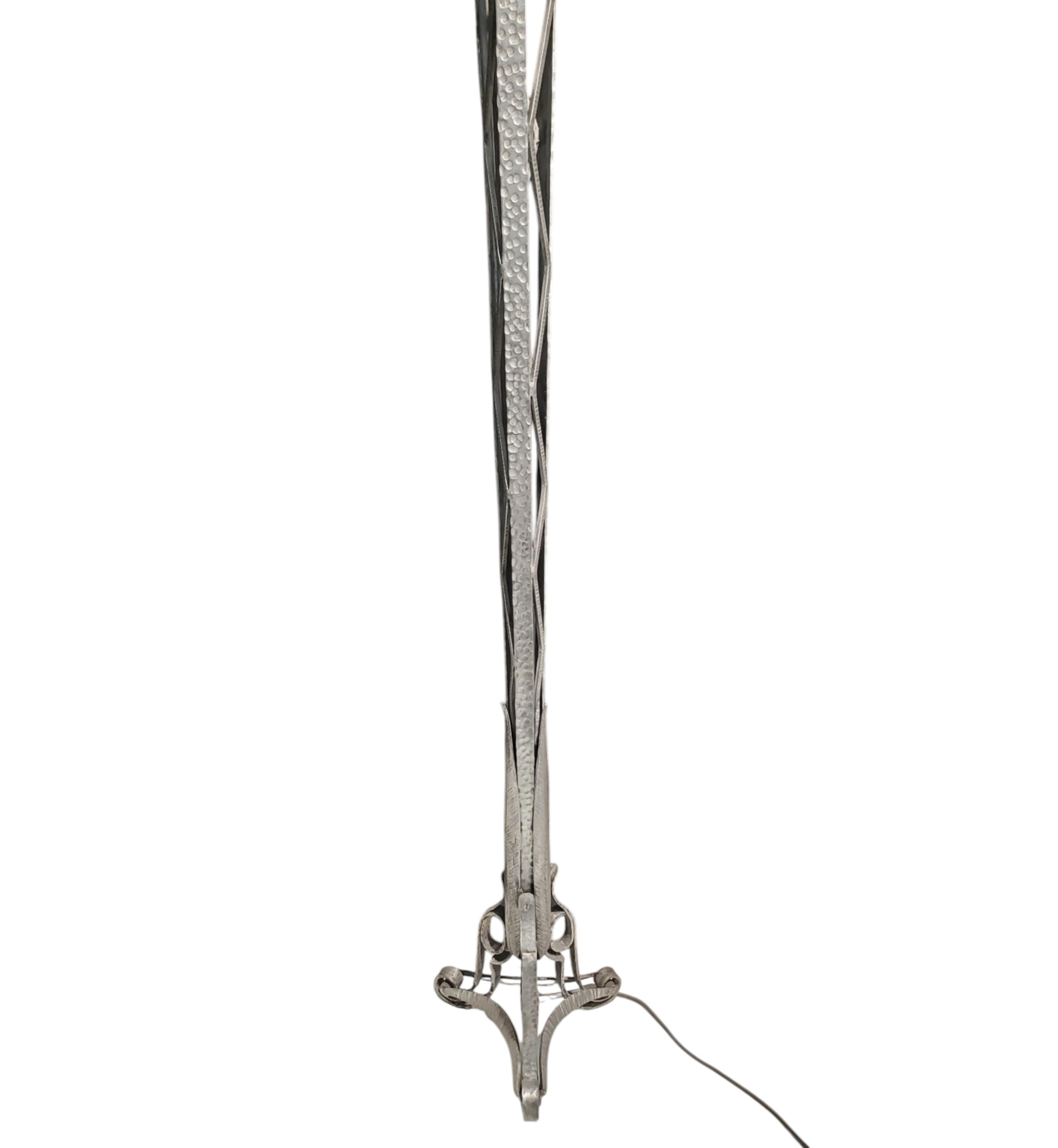 Lampadaire Art Déco français en fer nickelé et verre d'art signé Muller Freres 1930 en vente 3