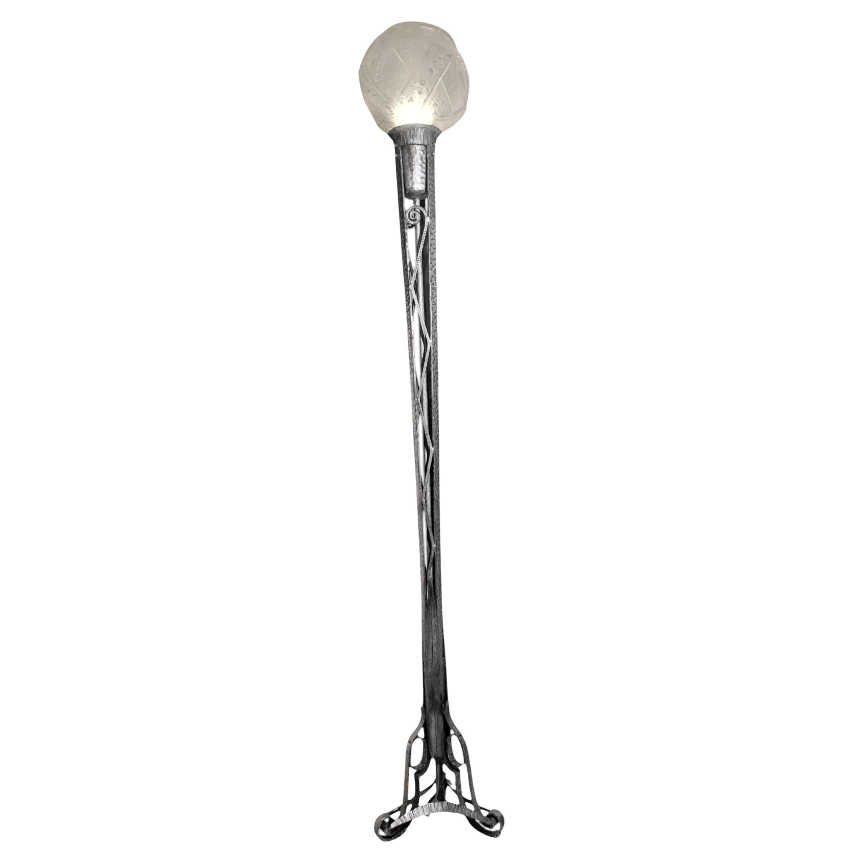 Lampadaire Art Déco français en fer nickelé et verre d'art signé Muller Freres 1930 en vente 6