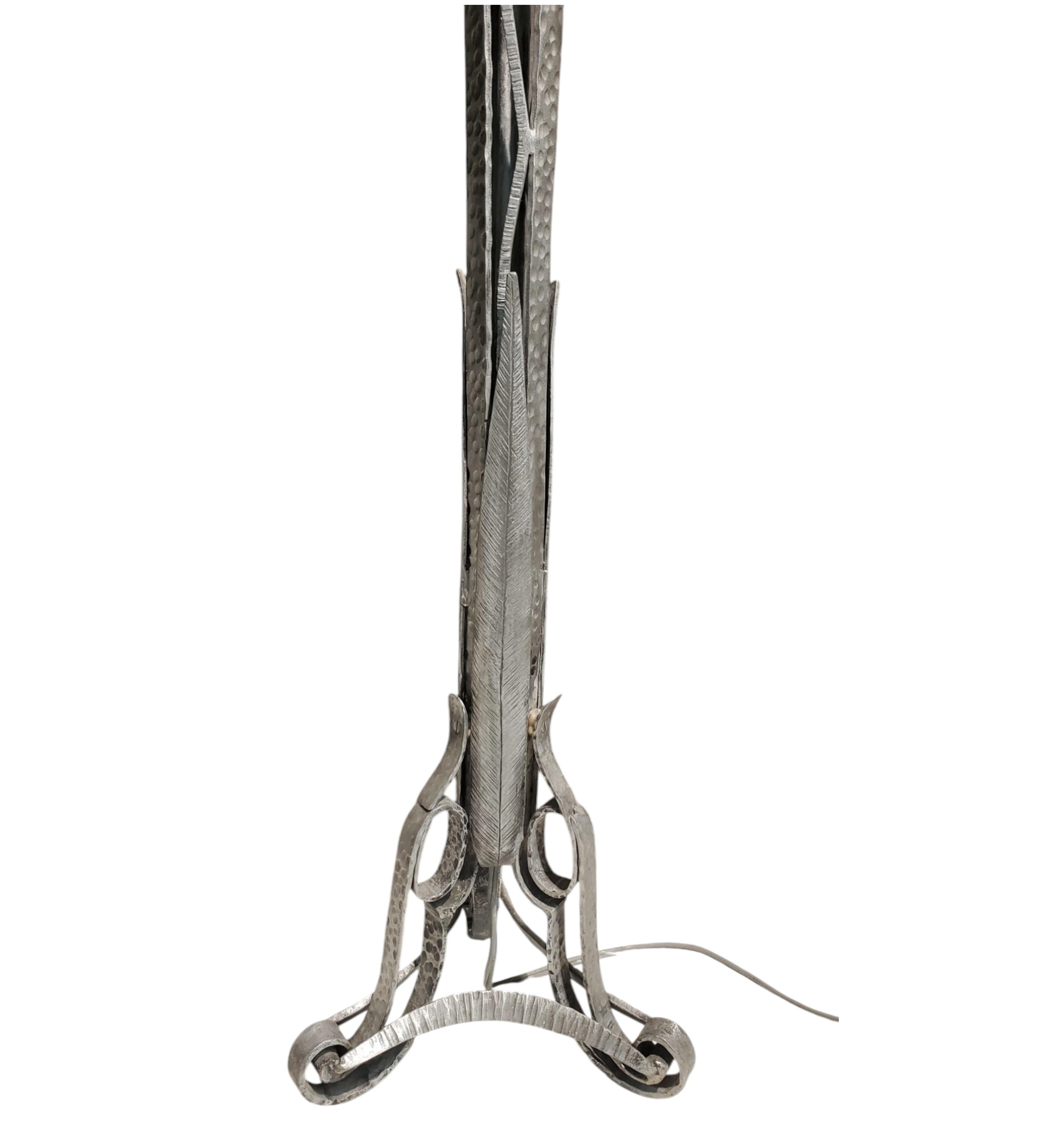 Lampadaire Art Déco français en fer nickelé et verre d'art signé Muller Freres 1930 en vente 1