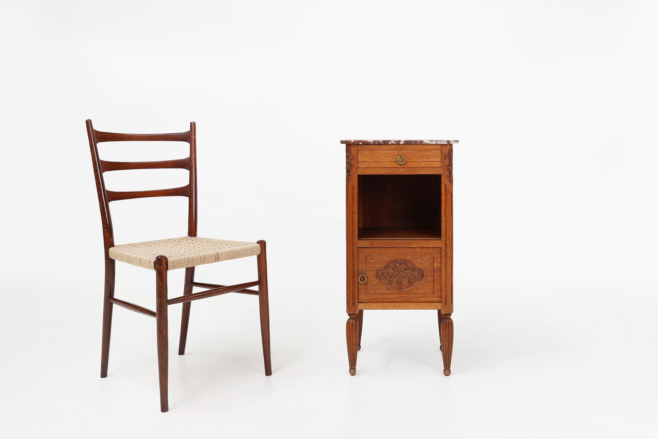 France / 1930 / nightstand / oak, marble / Art Deco / Mid-century

Art Deco bedside table in solid oak with beautiful red and white marble top. Crafted in the 1930s in France. This small cabinet has a drawer under the top and a niche underneath. At
