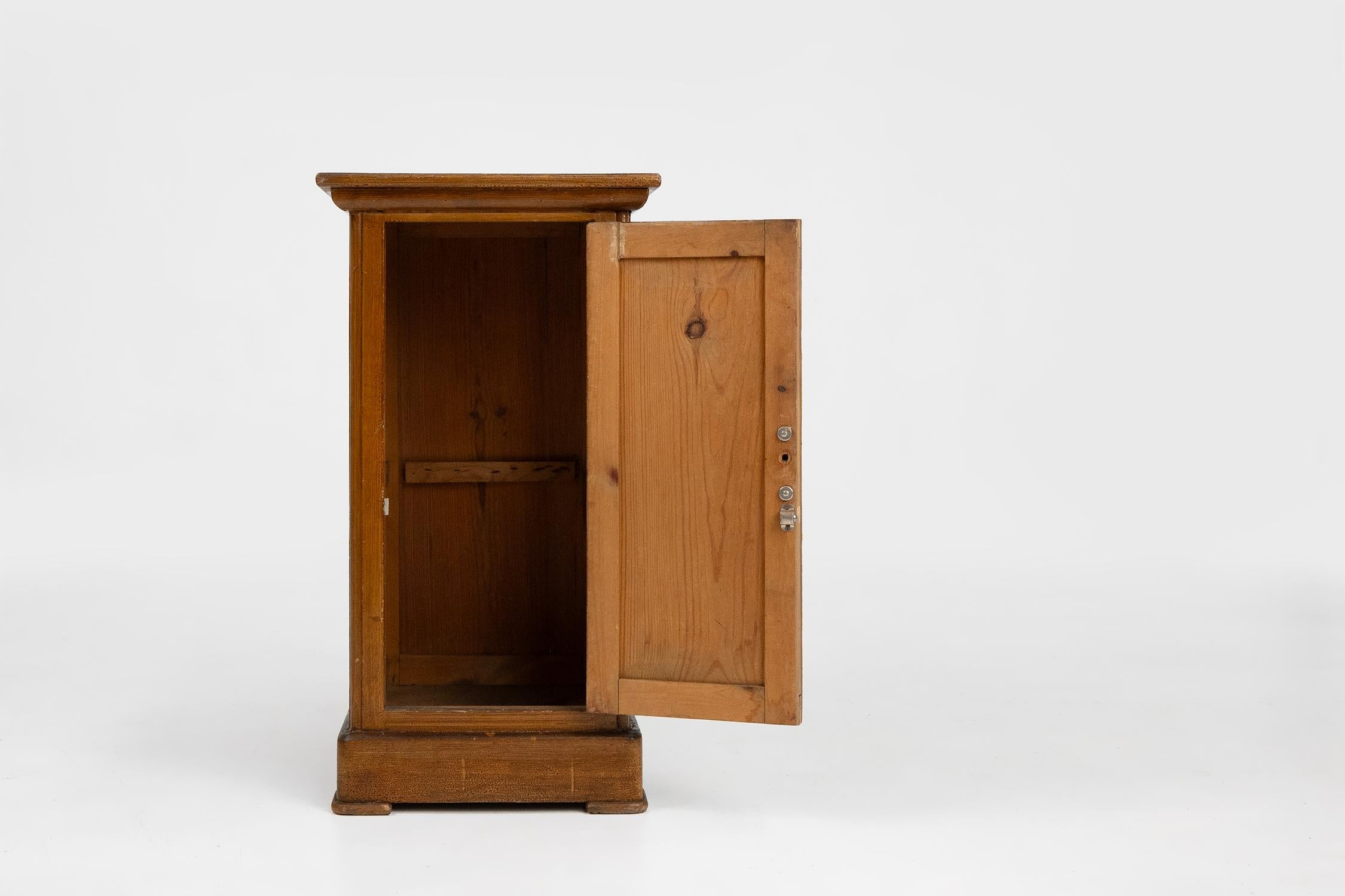 French Art Deco nightstand in varnished wood, ca. 1930 In Good Condition For Sale In Meulebeke, BE