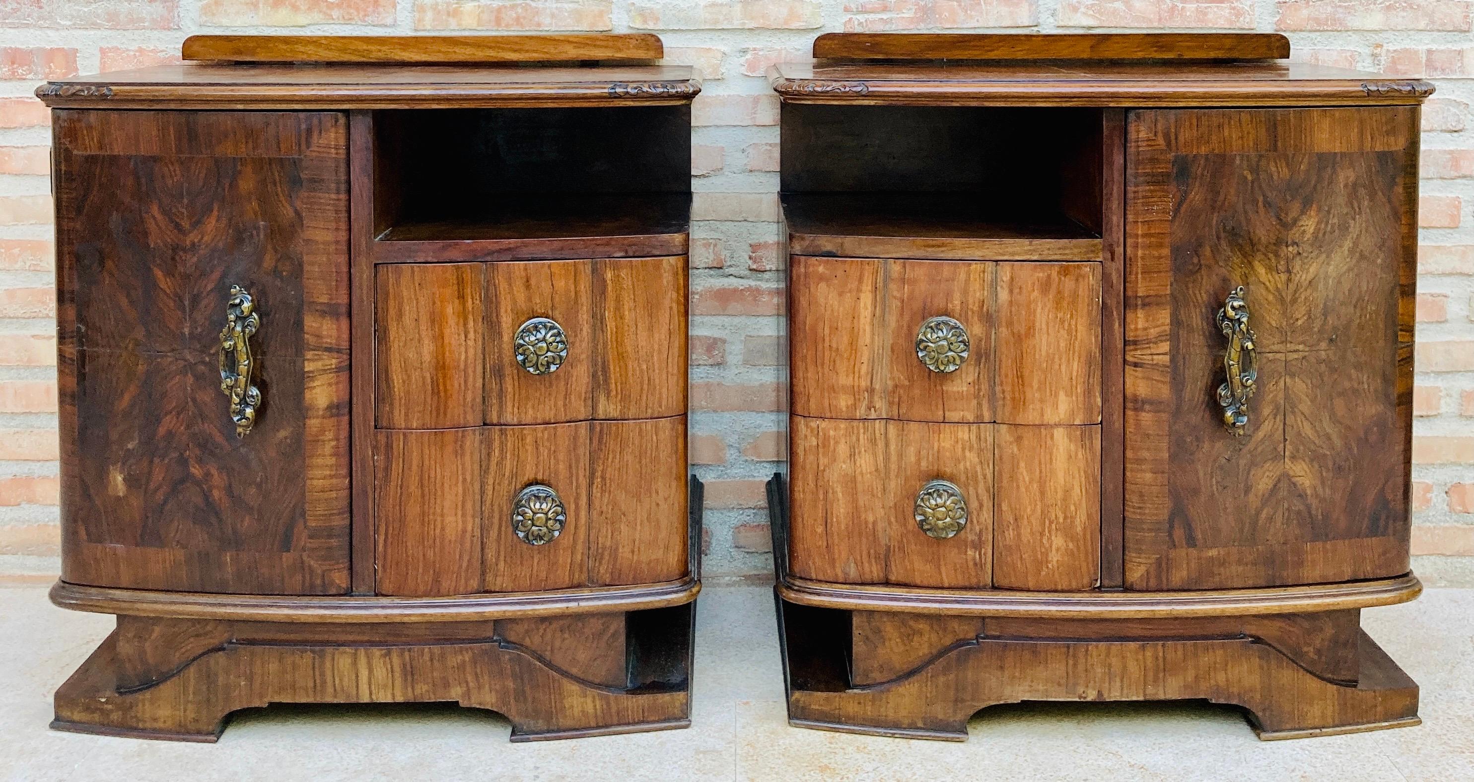 Vintage design
Beautiful pair of French Art Deco nightstands from around the 30s made of walnut root wood, to be used as bedside tables in our bedrooms. Each has a storage compartment with a hinged door and narrow open shelves to the side, along