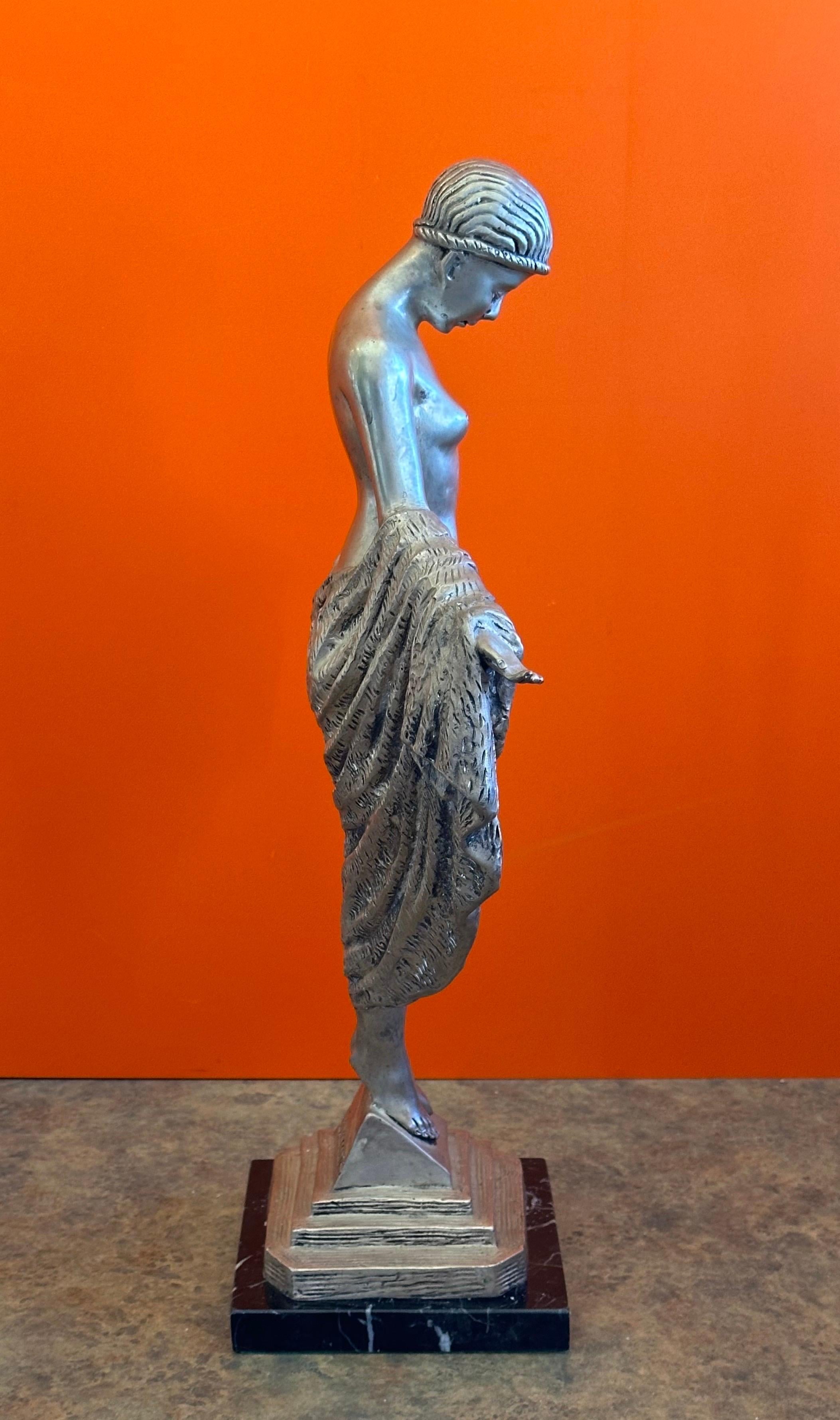 Scultura di ballerina nuda in stile Art Déco francese di J.E. Descomps Cormier in vendita 4