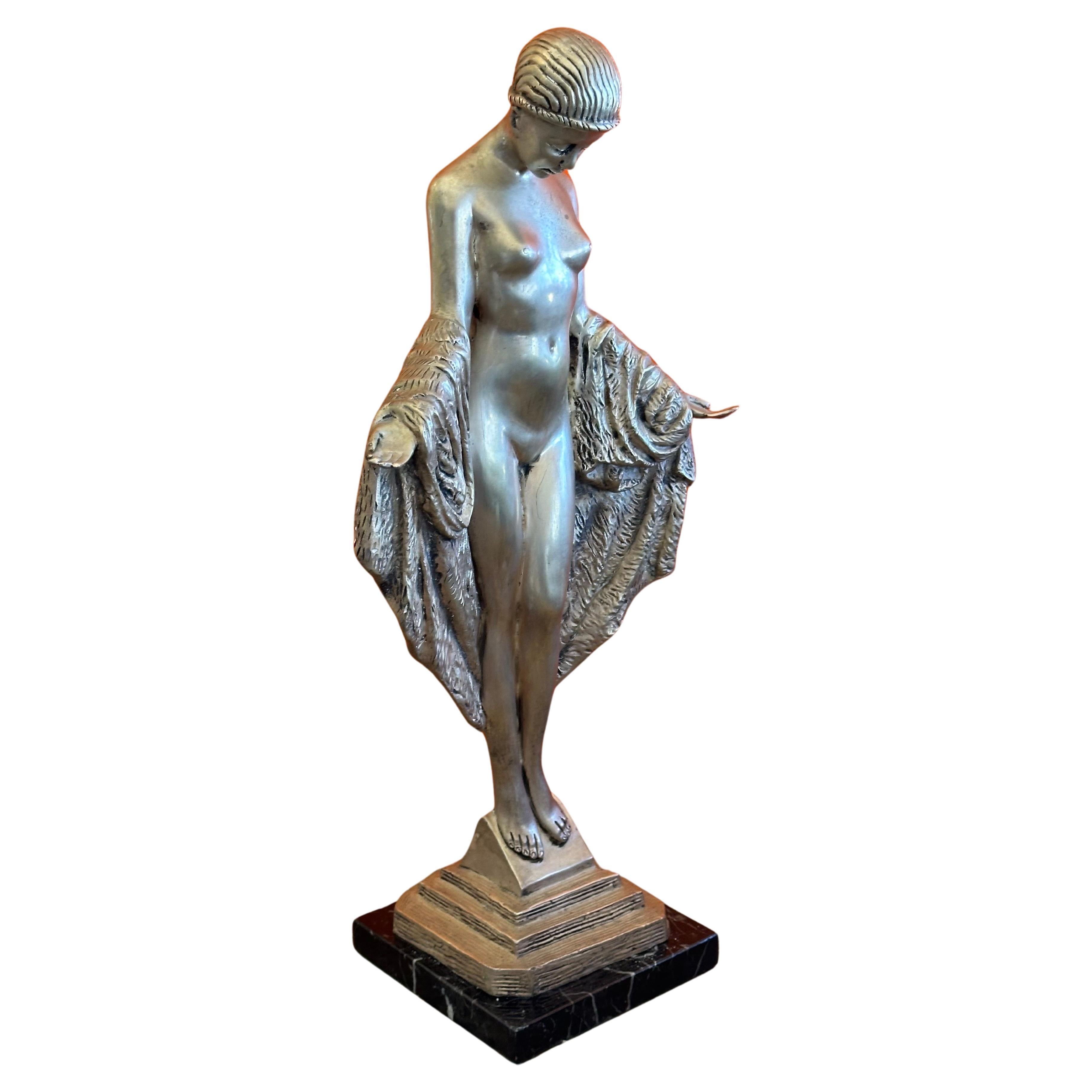 Assolutamente splendida scultura di ballerina nuda in stile Art Déco francese di J.E. Descomps Cormier, anni '40 circa. Il pezzo misura 9,5