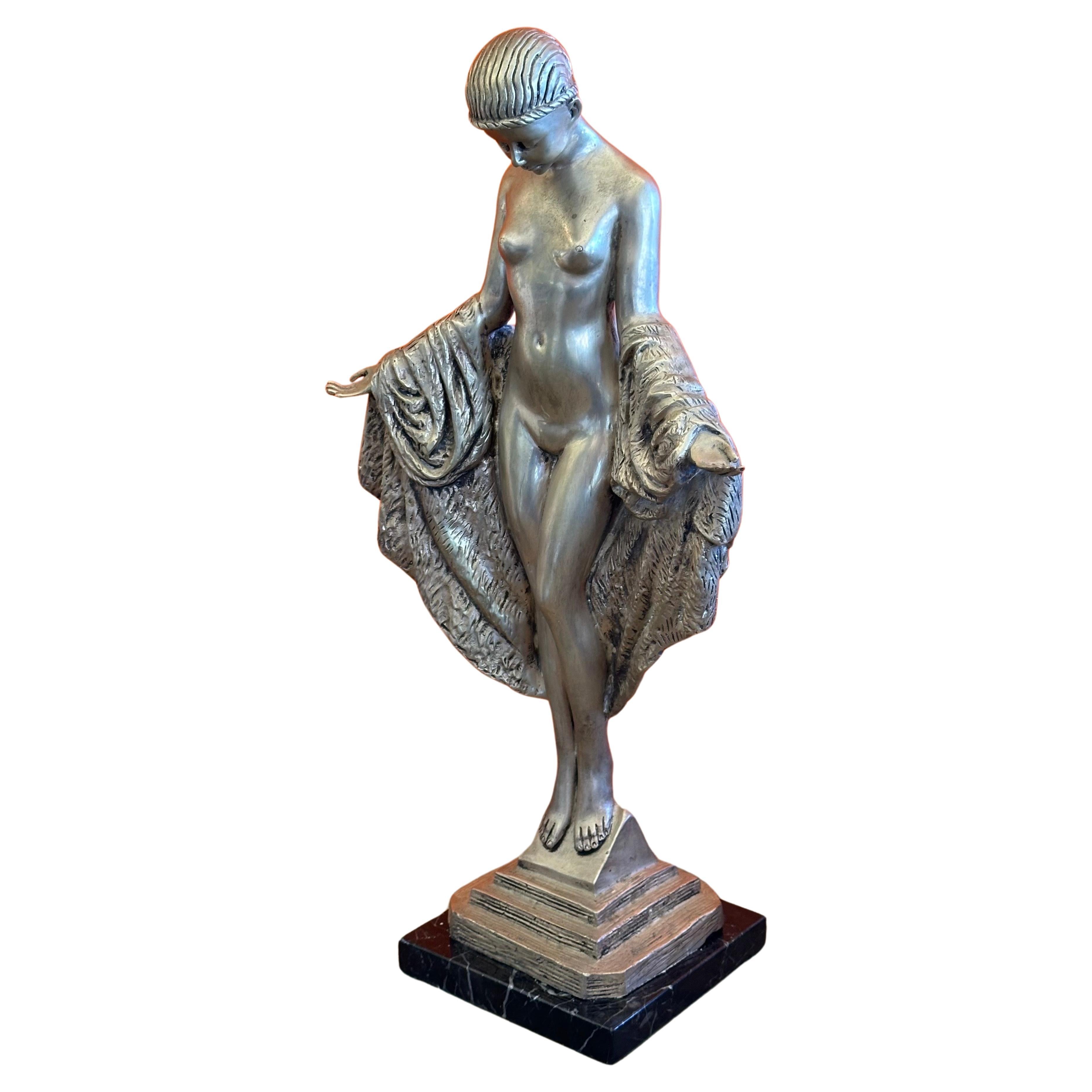 Americano Scultura di ballerina nuda in stile Art Déco francese di J.E. Descomps Cormier in vendita