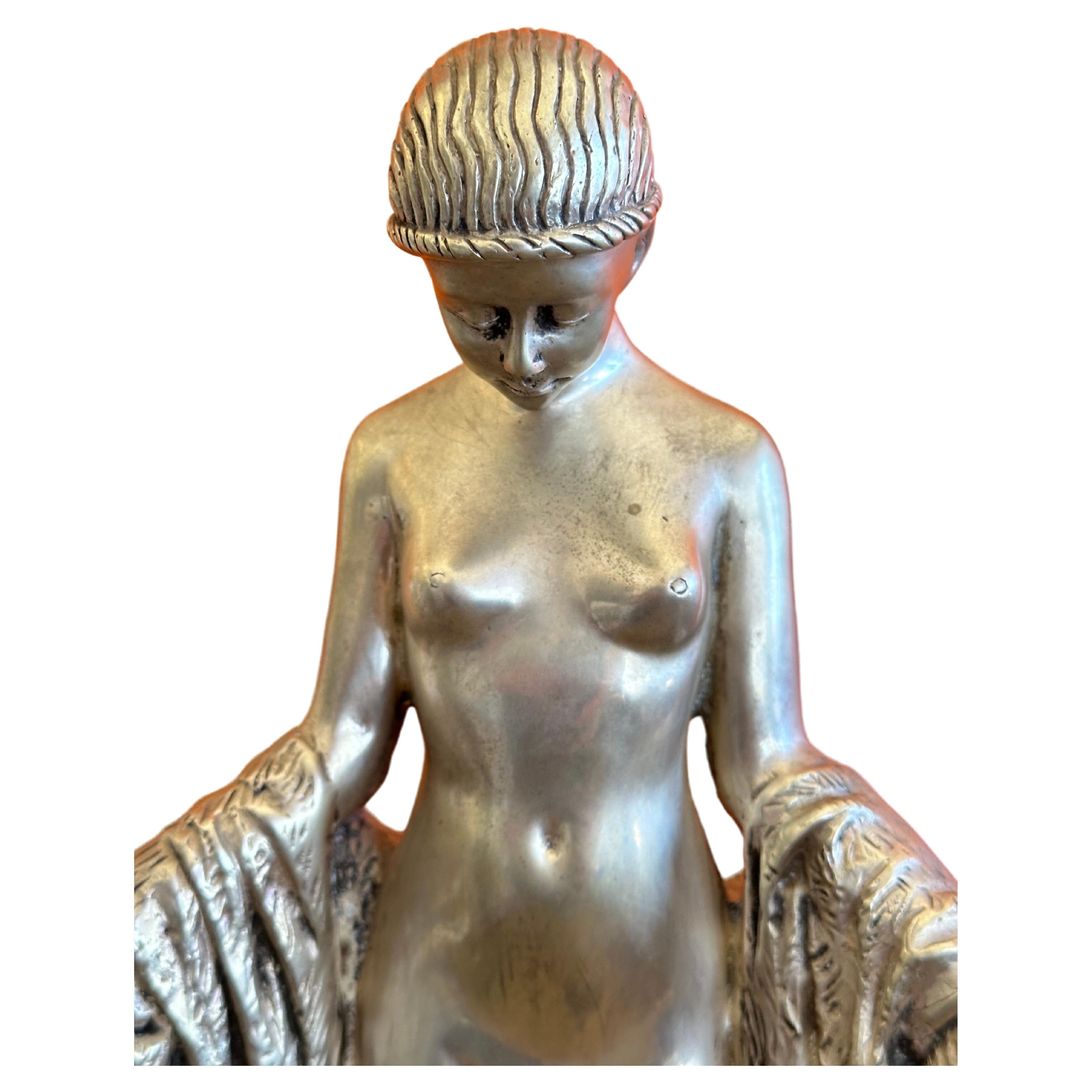XX secolo Scultura di ballerina nuda in stile Art Déco francese di J.E. Descomps Cormier in vendita
