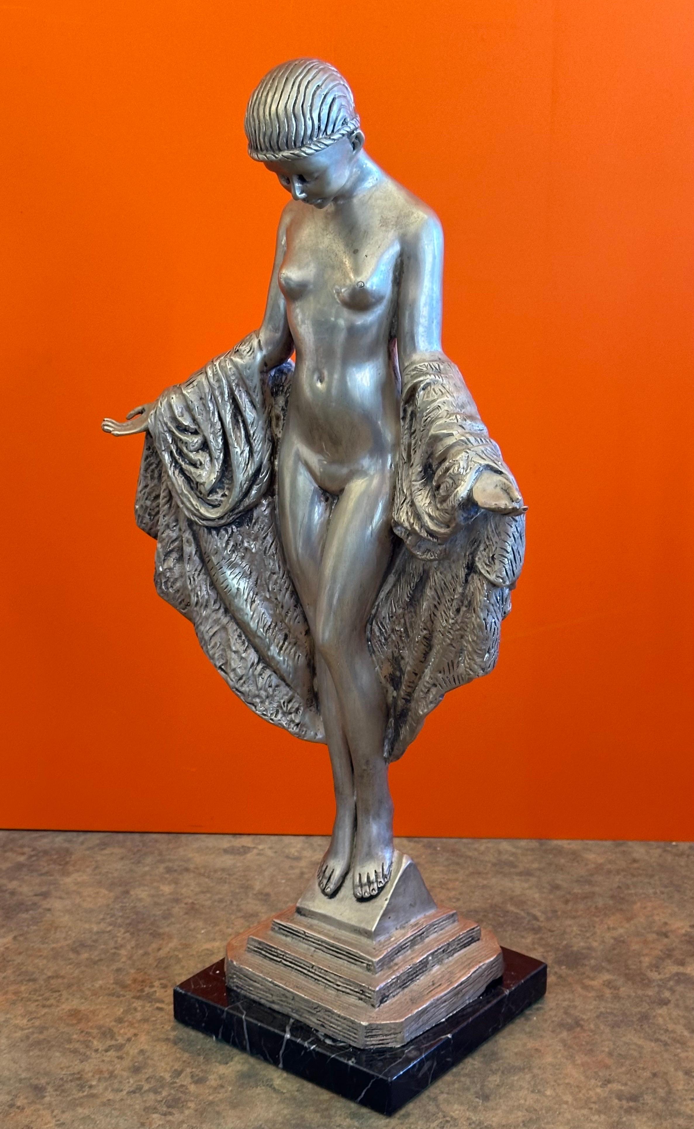 Scultura di ballerina nuda in stile Art Déco francese di J.E. Descomps Cormier in vendita 2