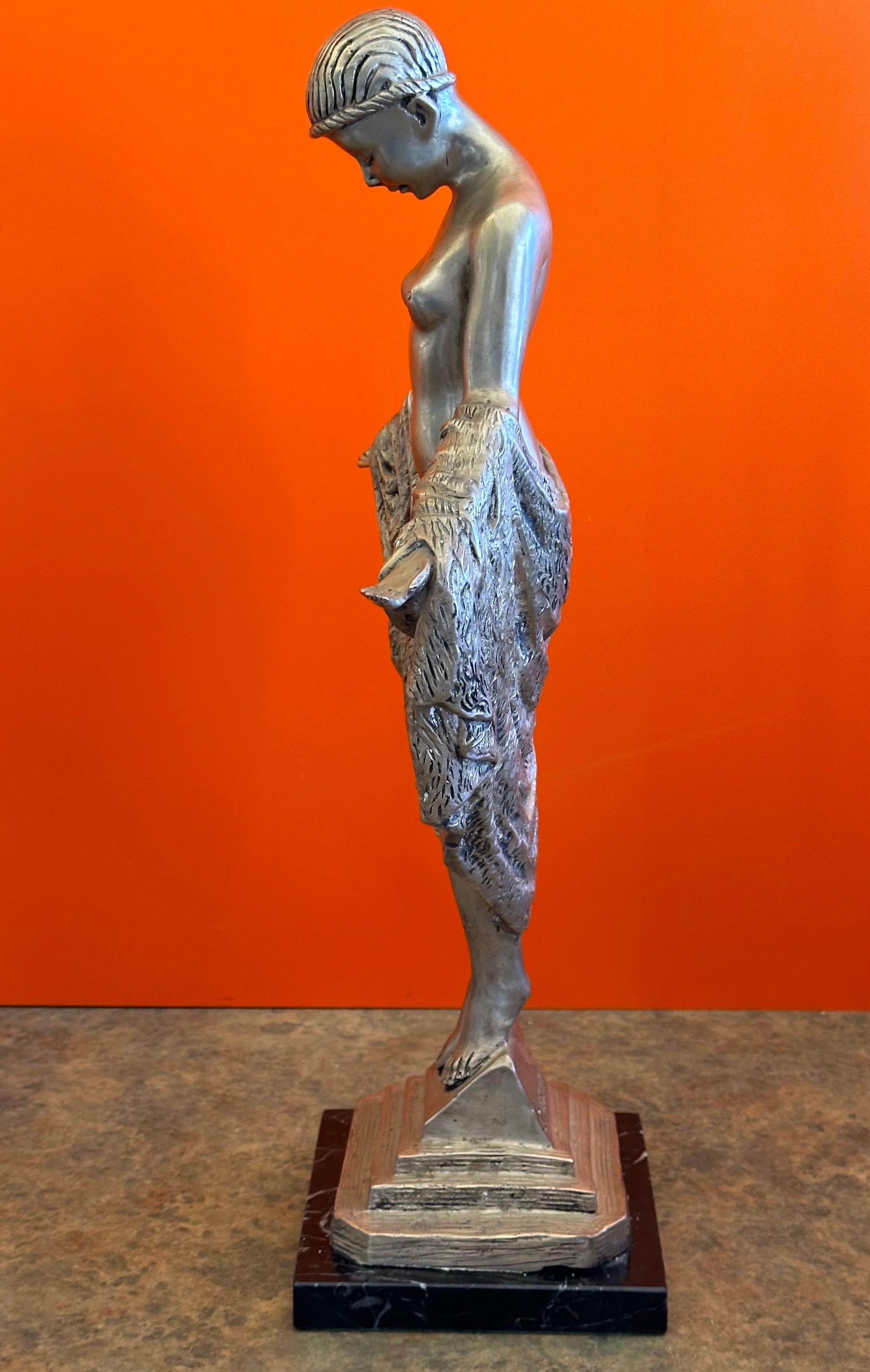 Scultura di ballerina nuda in stile Art Déco francese di J.E. Descomps Cormier in vendita 3