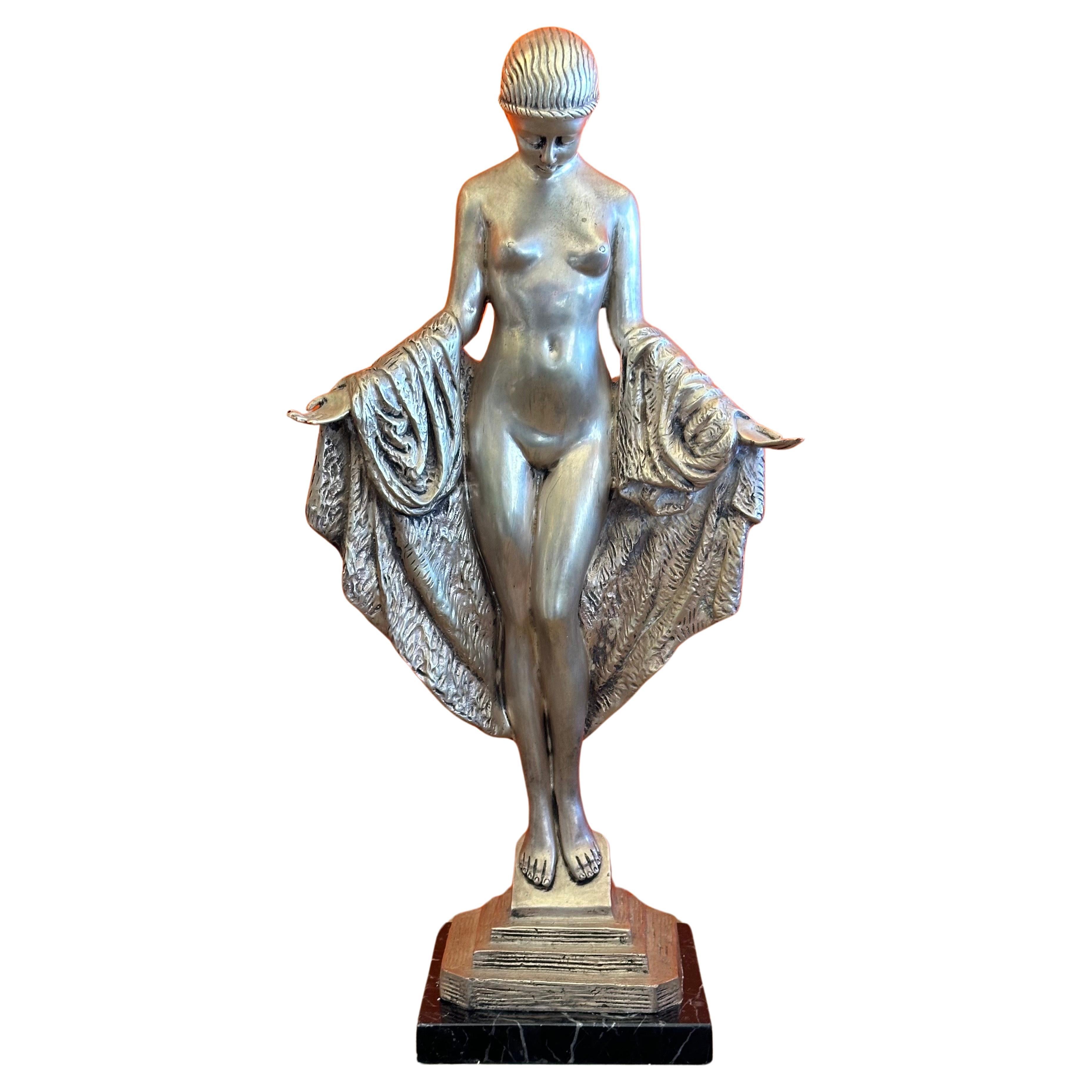 Escultura francesa Art Decó Bailarina desnuda de J.E. Descomps Cormier