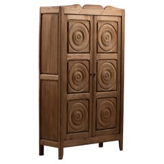 Armadio francese in rovere in stile Art Déco con pannelli a rosetta intagliata, anni '50